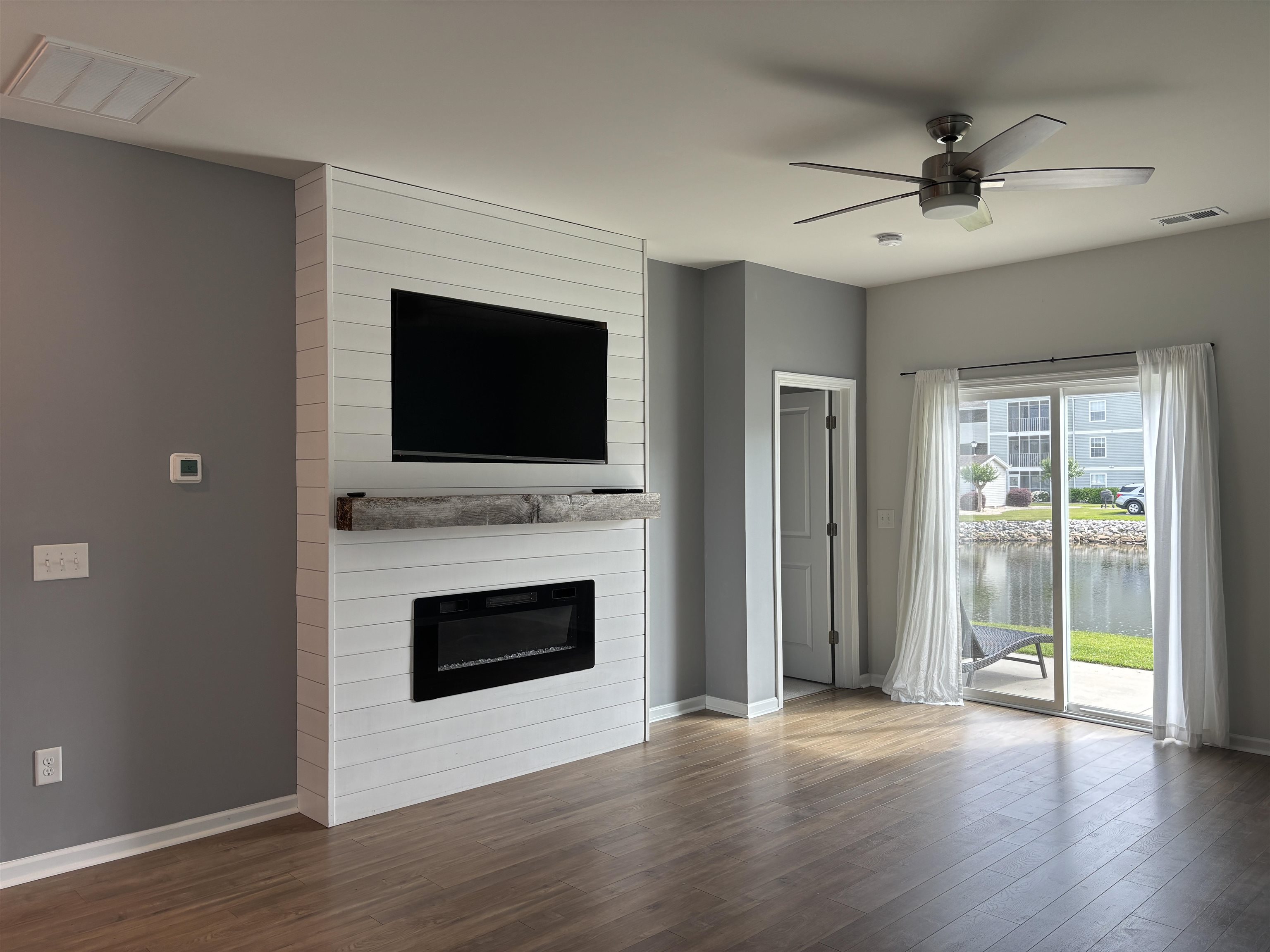 187 S Reindeer Rd. Property Photo 4