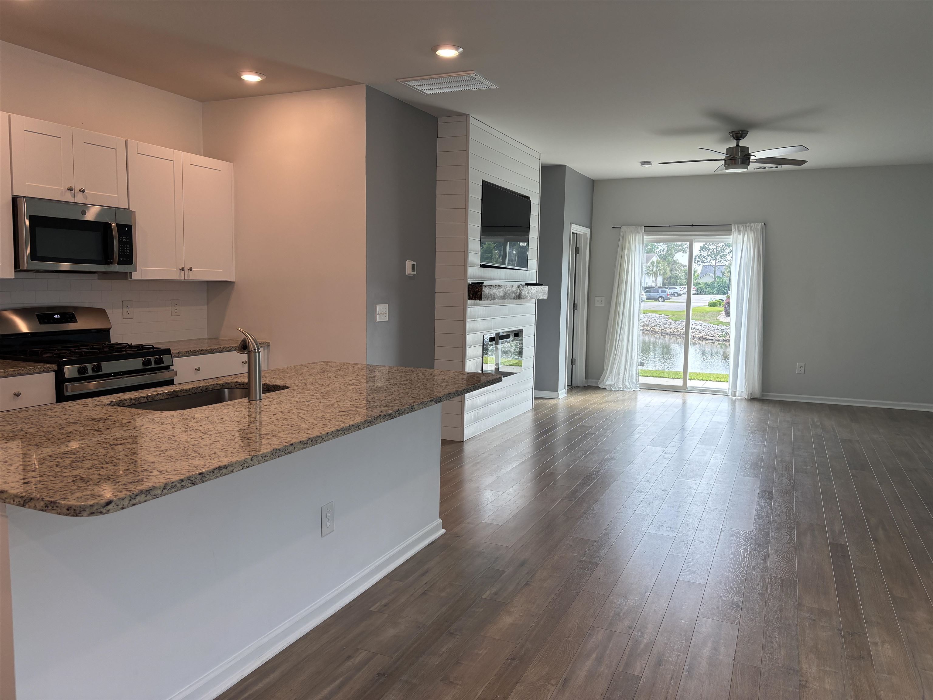 187 S Reindeer Rd. Property Photo 5