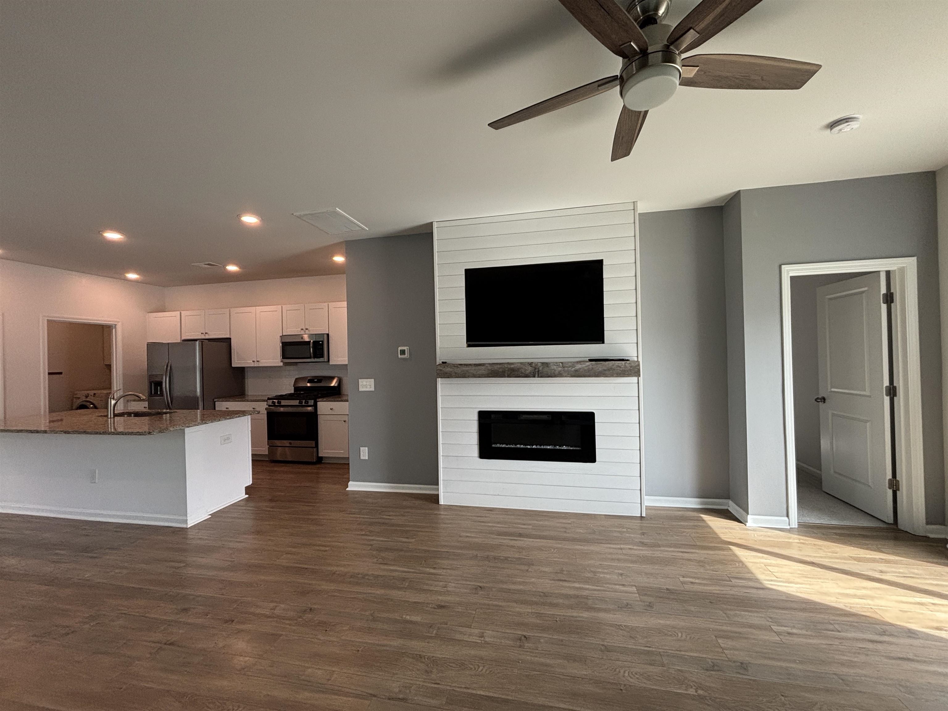 187 S Reindeer Rd. Property Photo 13
