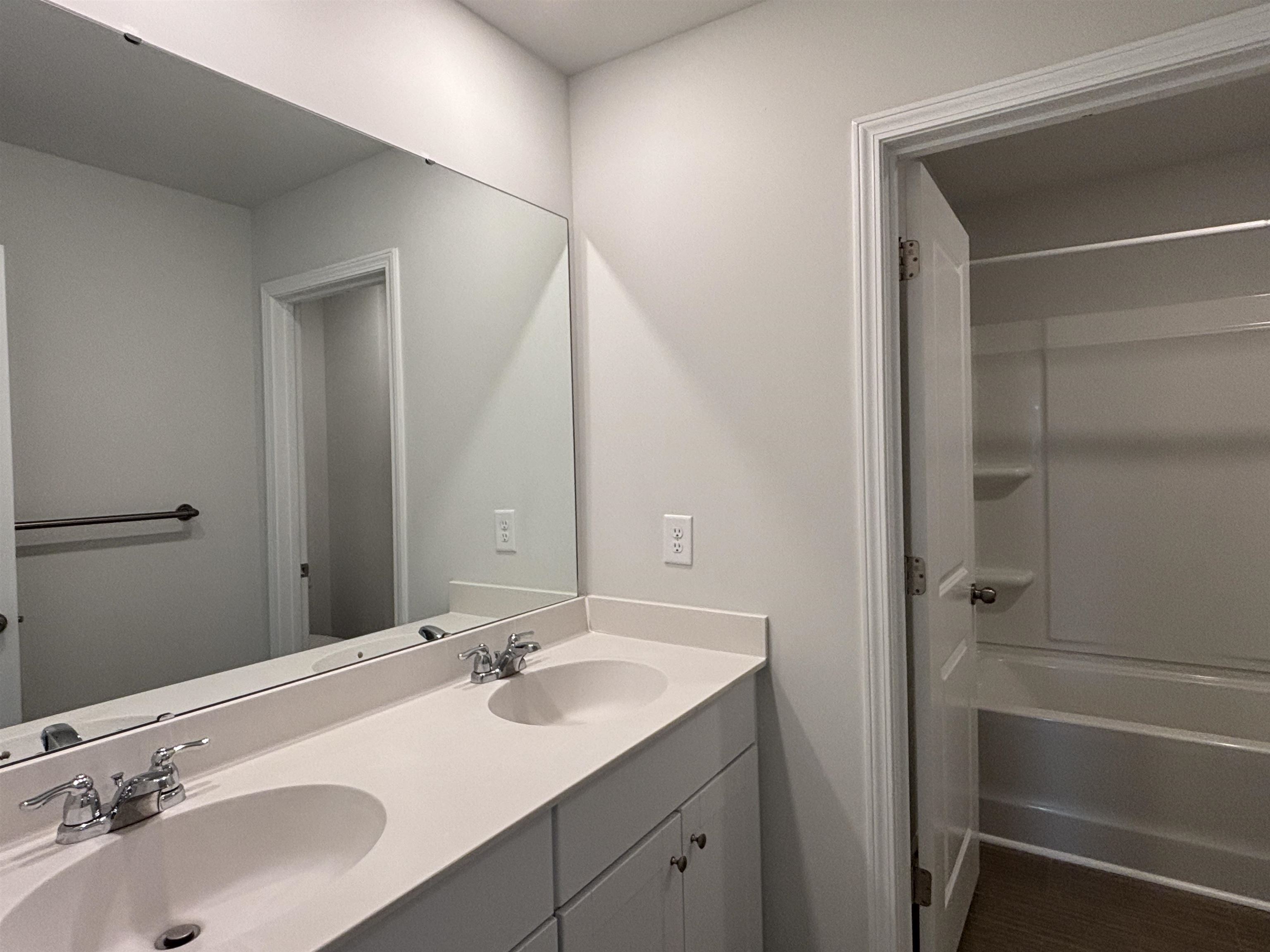 187 S Reindeer Rd. Property Photo 24