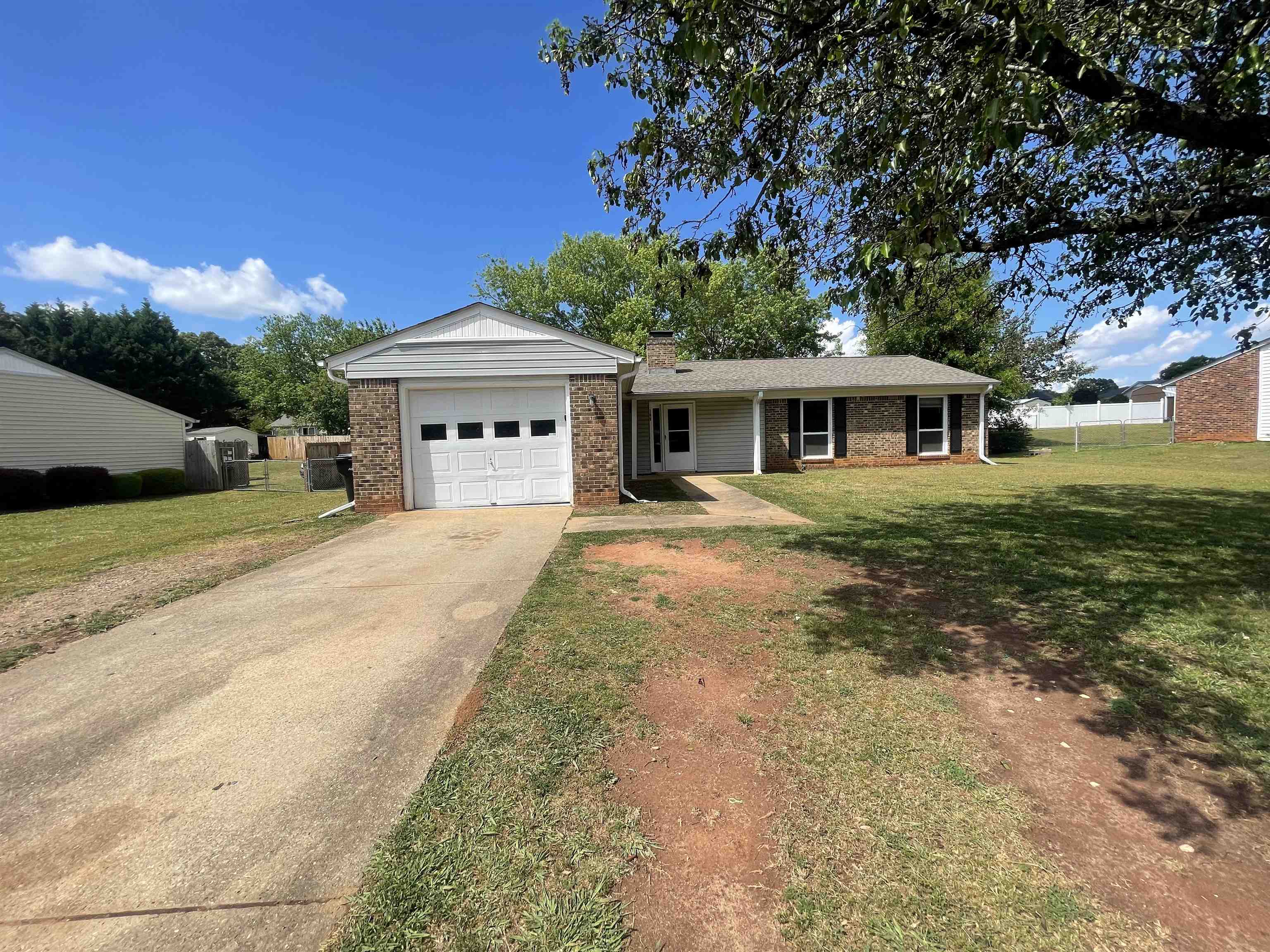 108 Sedgefield Ct Property Photo 1