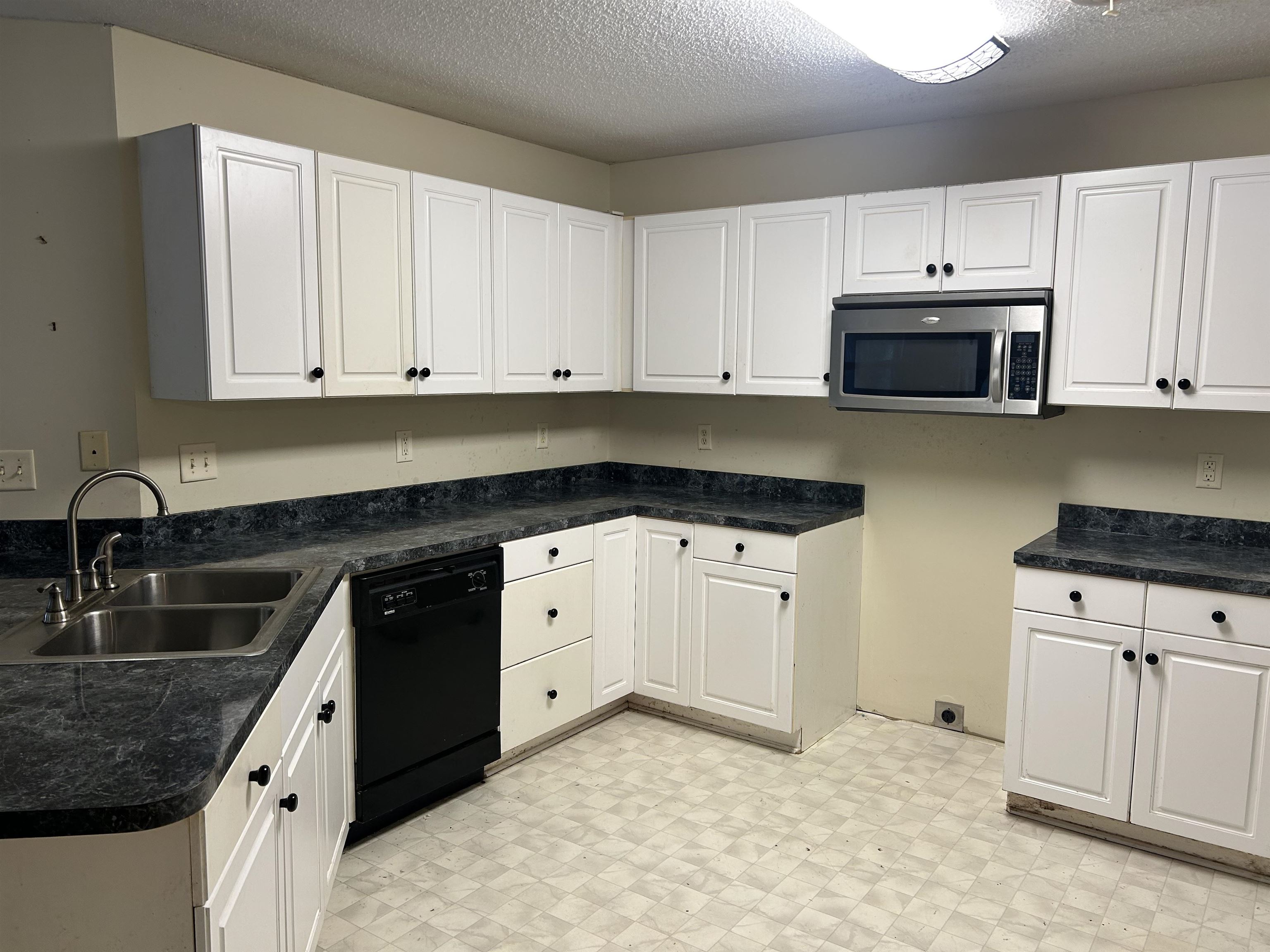 136 Ashworth Dr. Property Photo 10