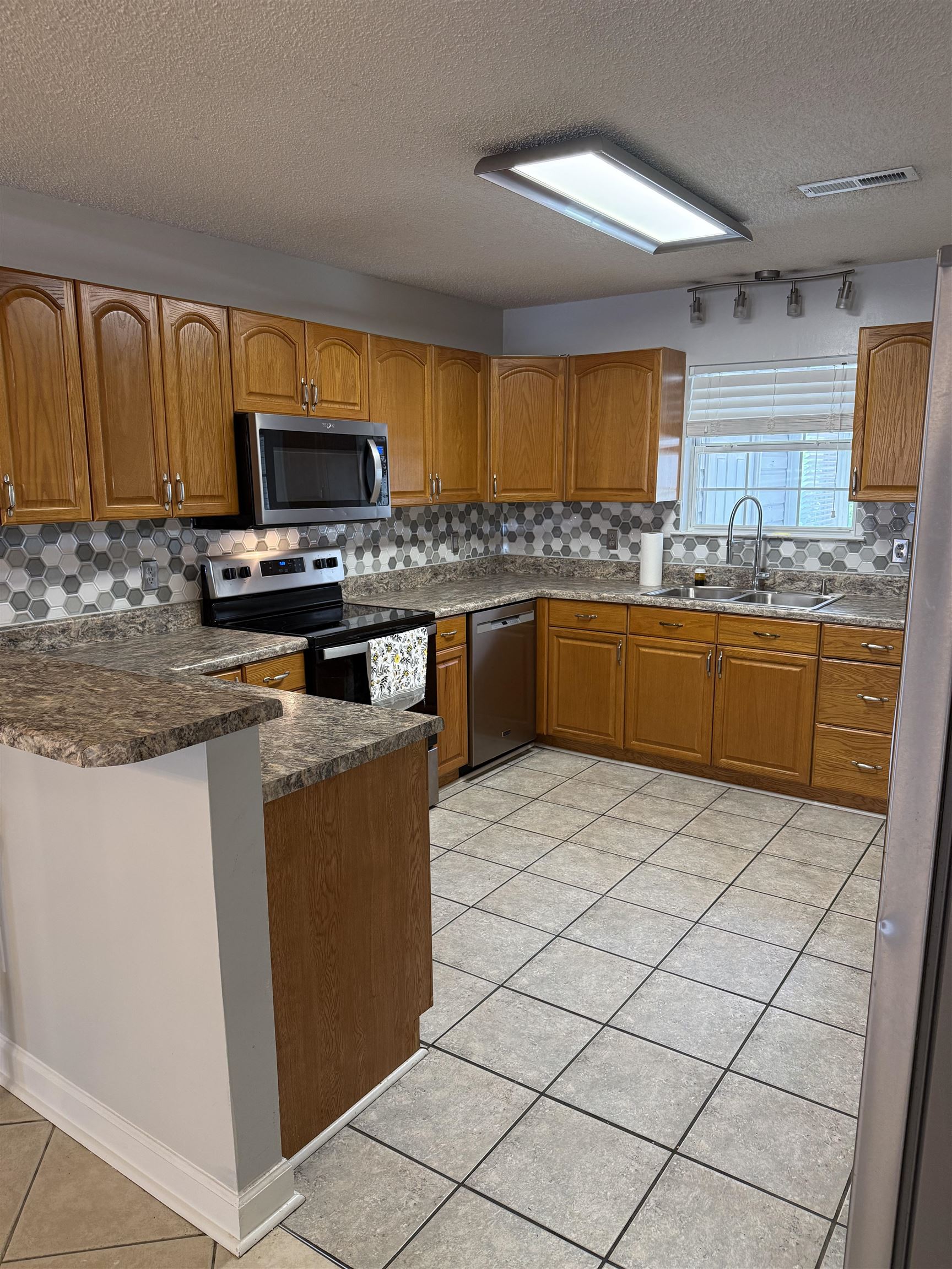 1444a Bessant Ave. Property Photo 8