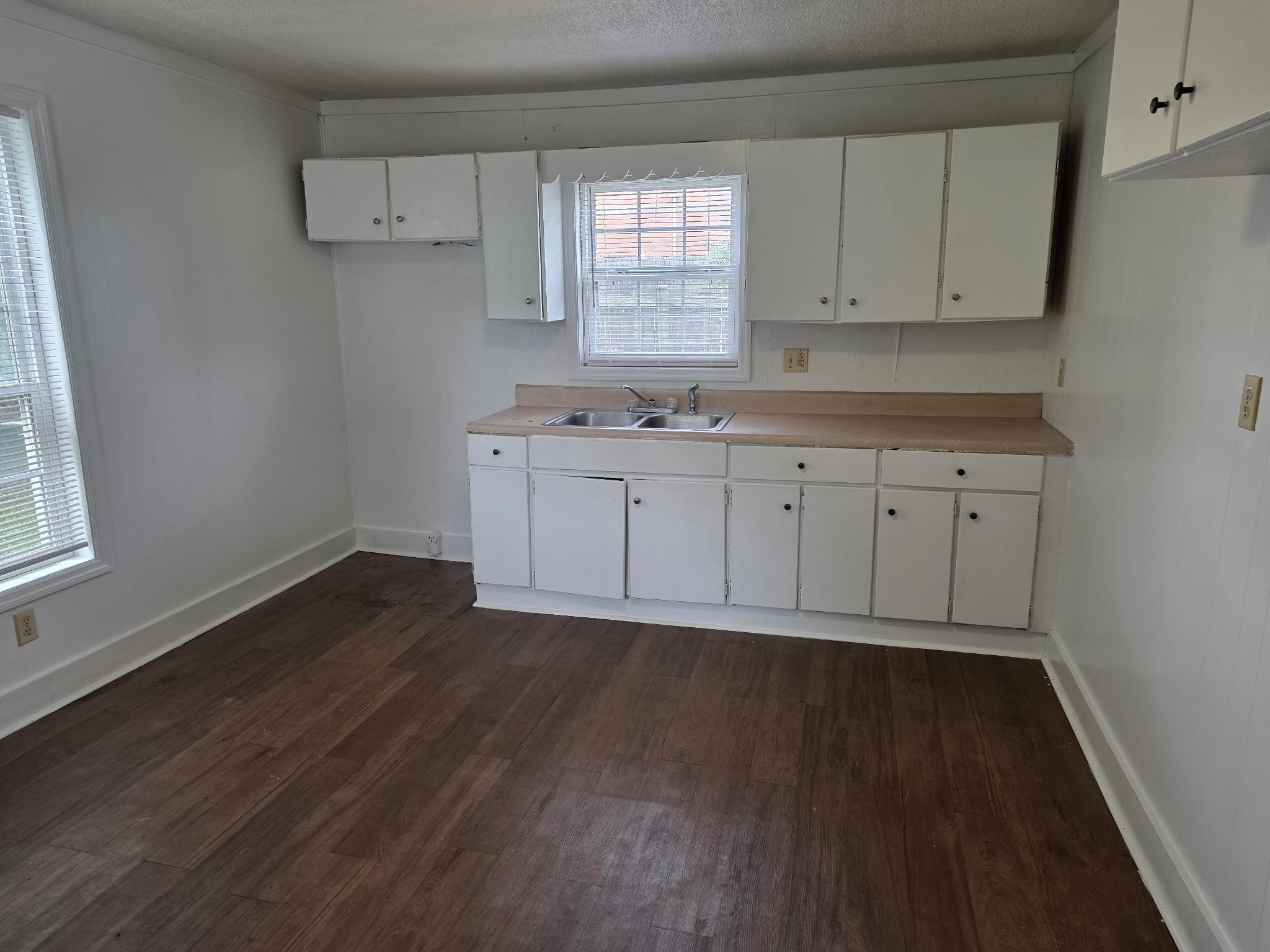 516 Gapway St. Property Photo 2