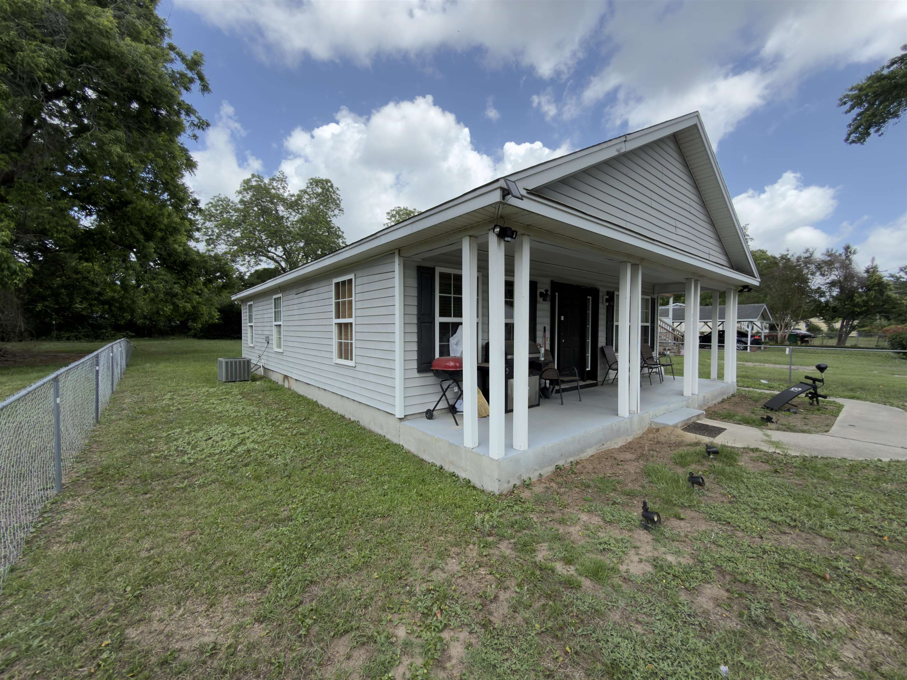 521 Bond St. Property Photo 1