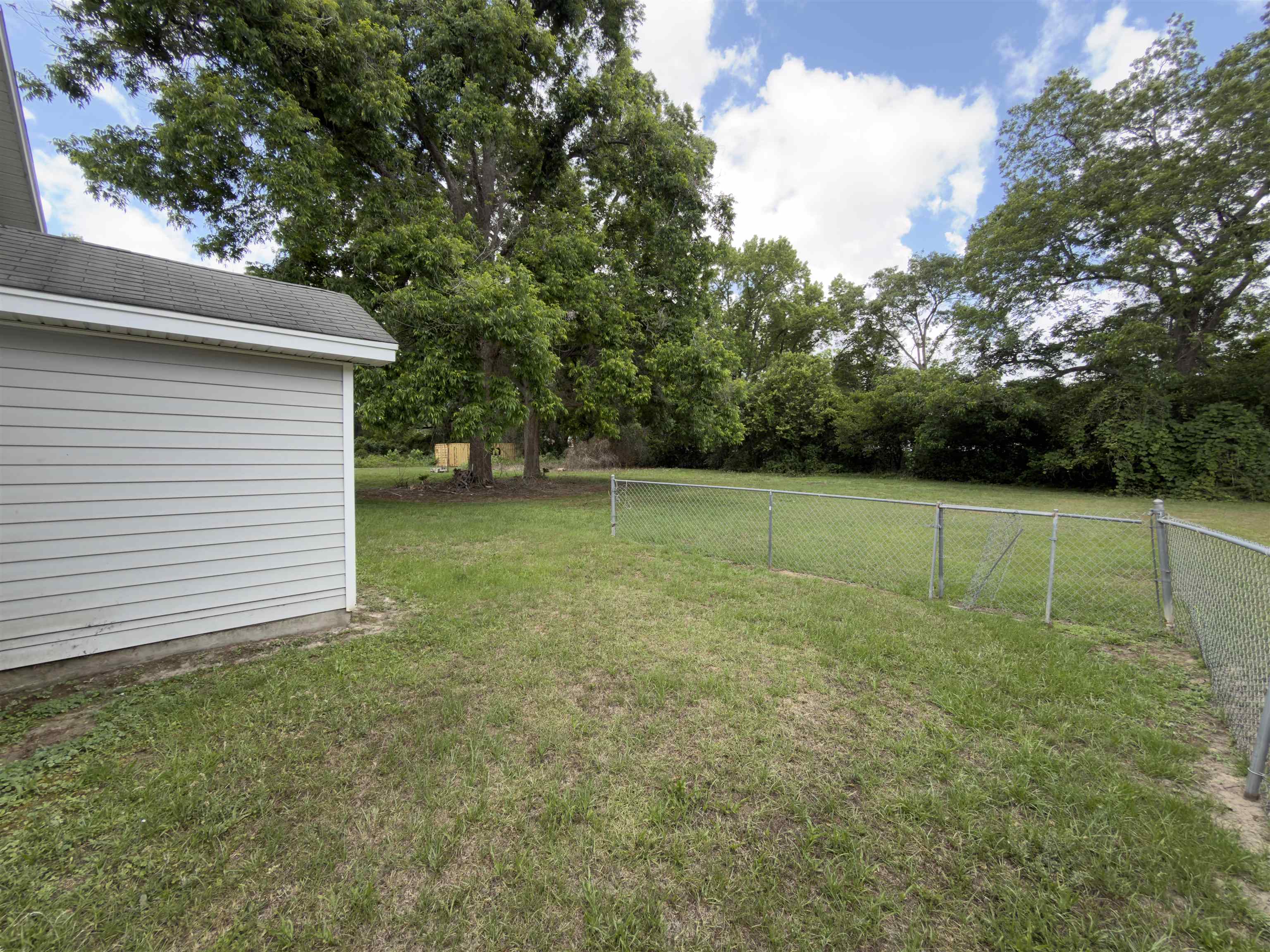 521 Bond St. Property Photo 3