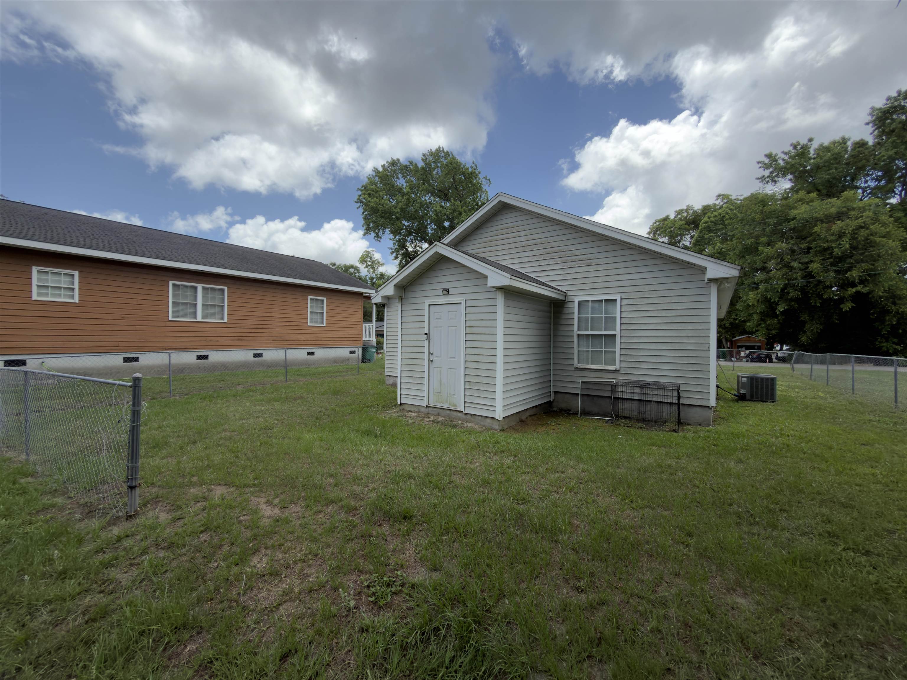 521 Bond St. Property Photo 4