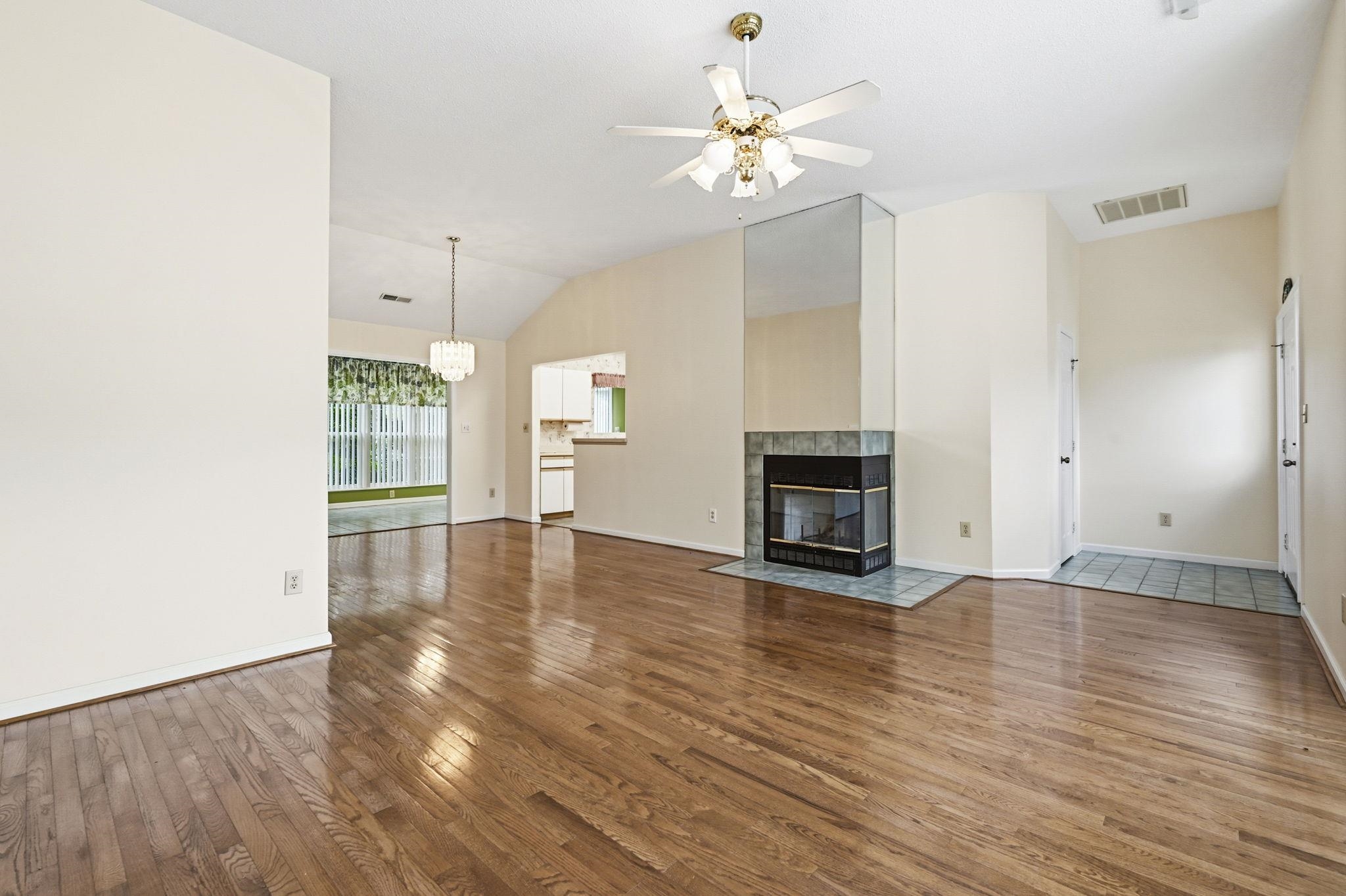 1905 Starling Ct. Property Photo 5