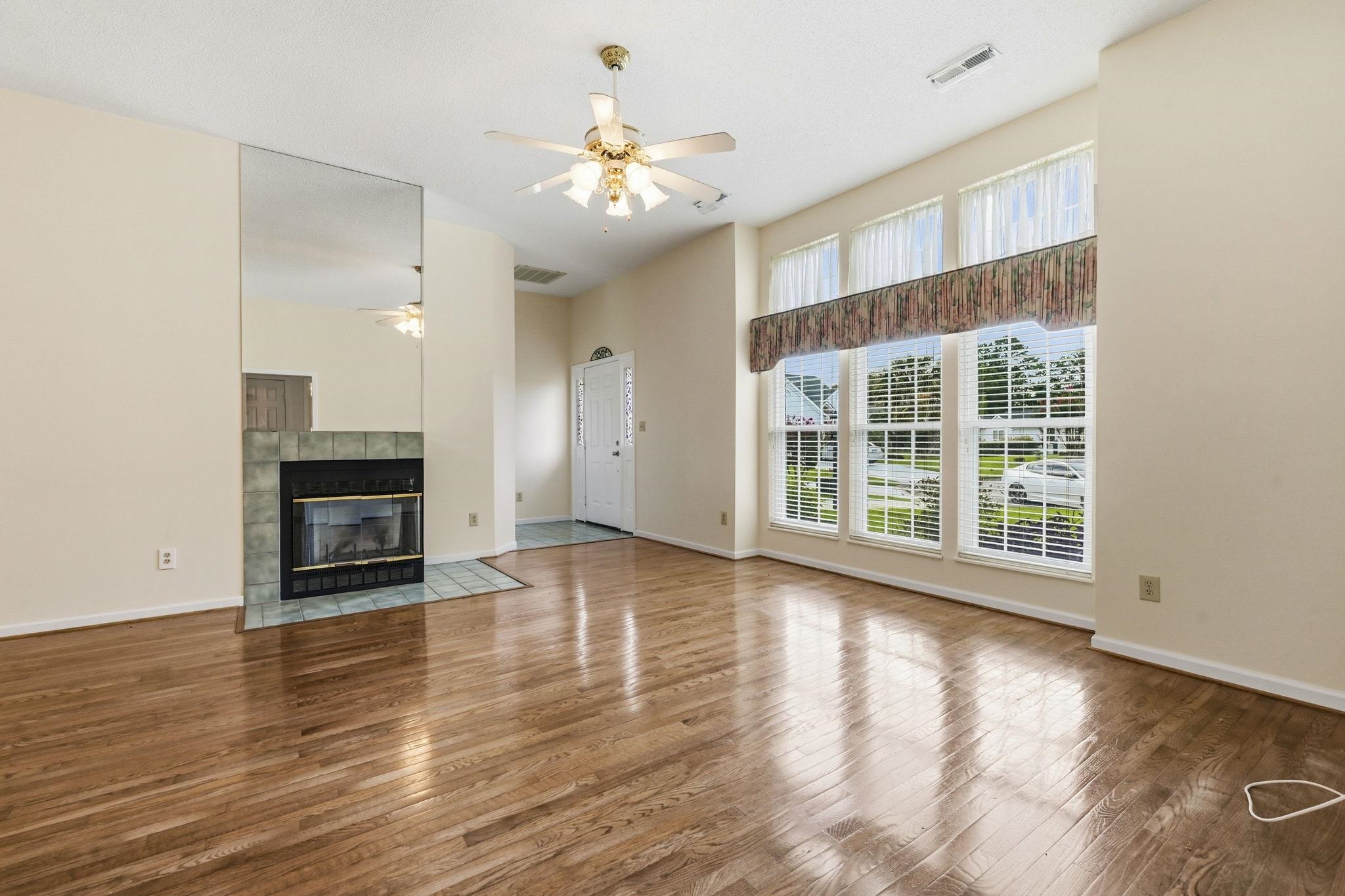 1905 Starling Ct. Property Photo 6