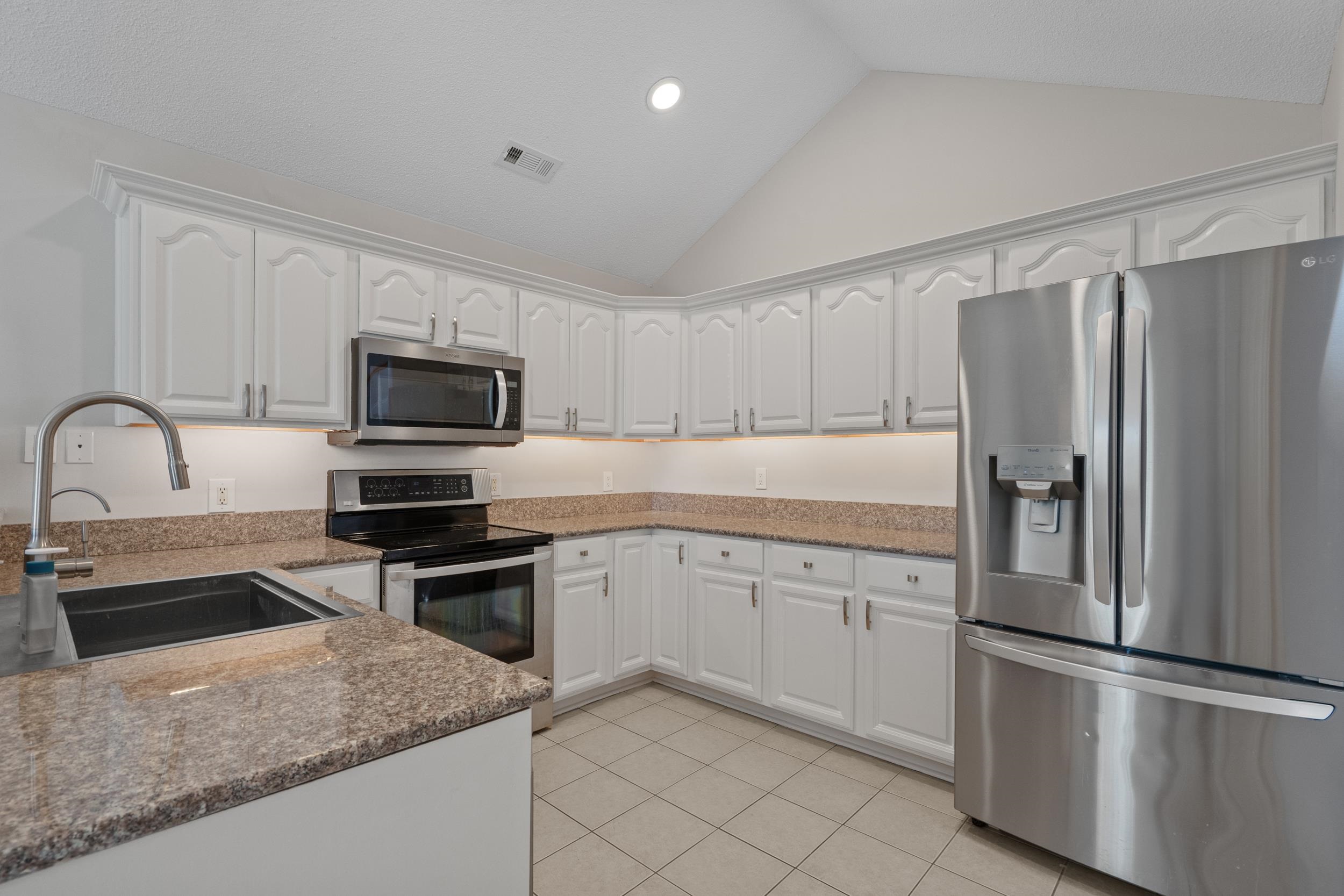 2119 Wentworth Dr. Property Photo 14