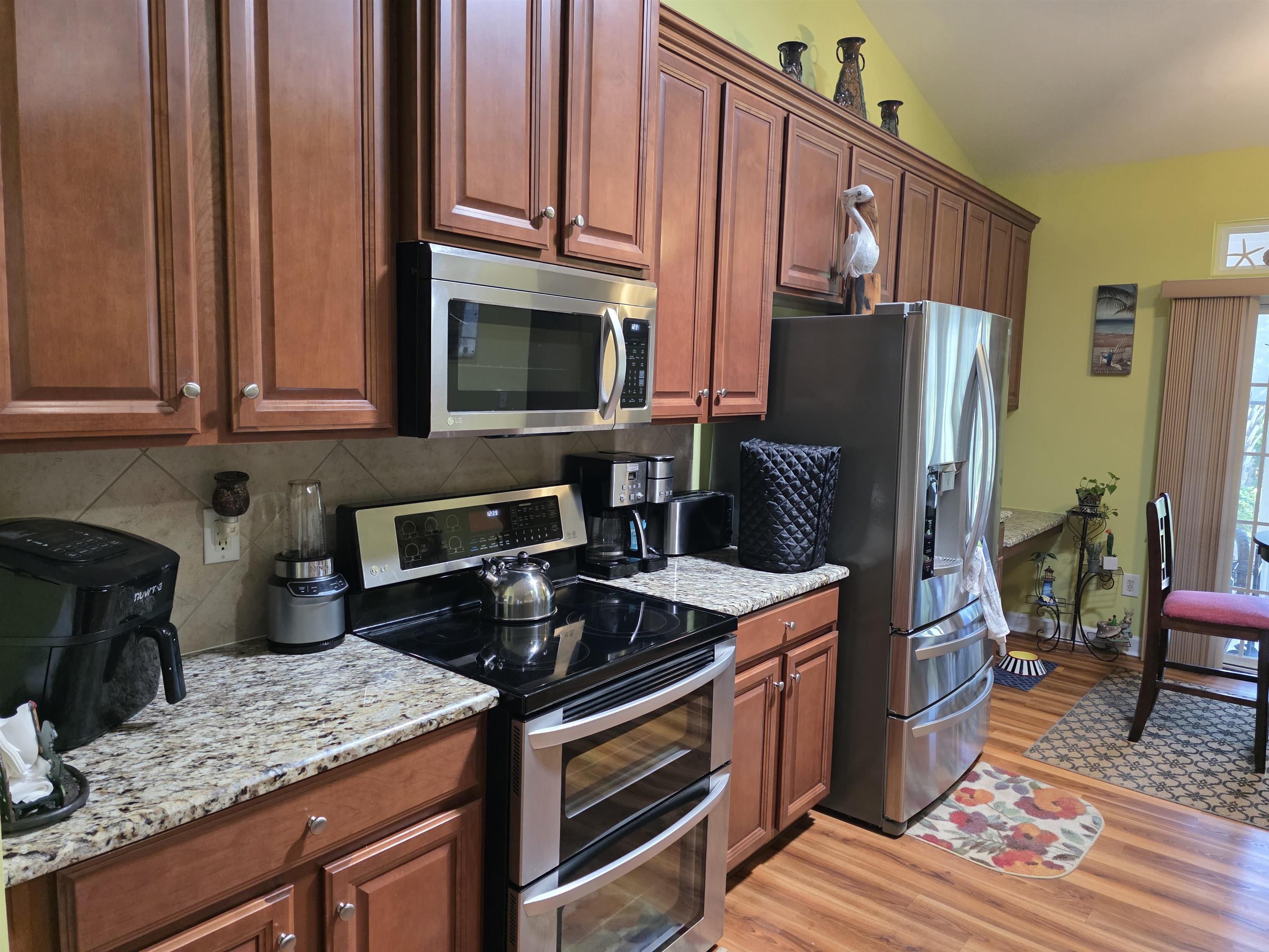 1575 Berkshire Ave. Property Photo 10