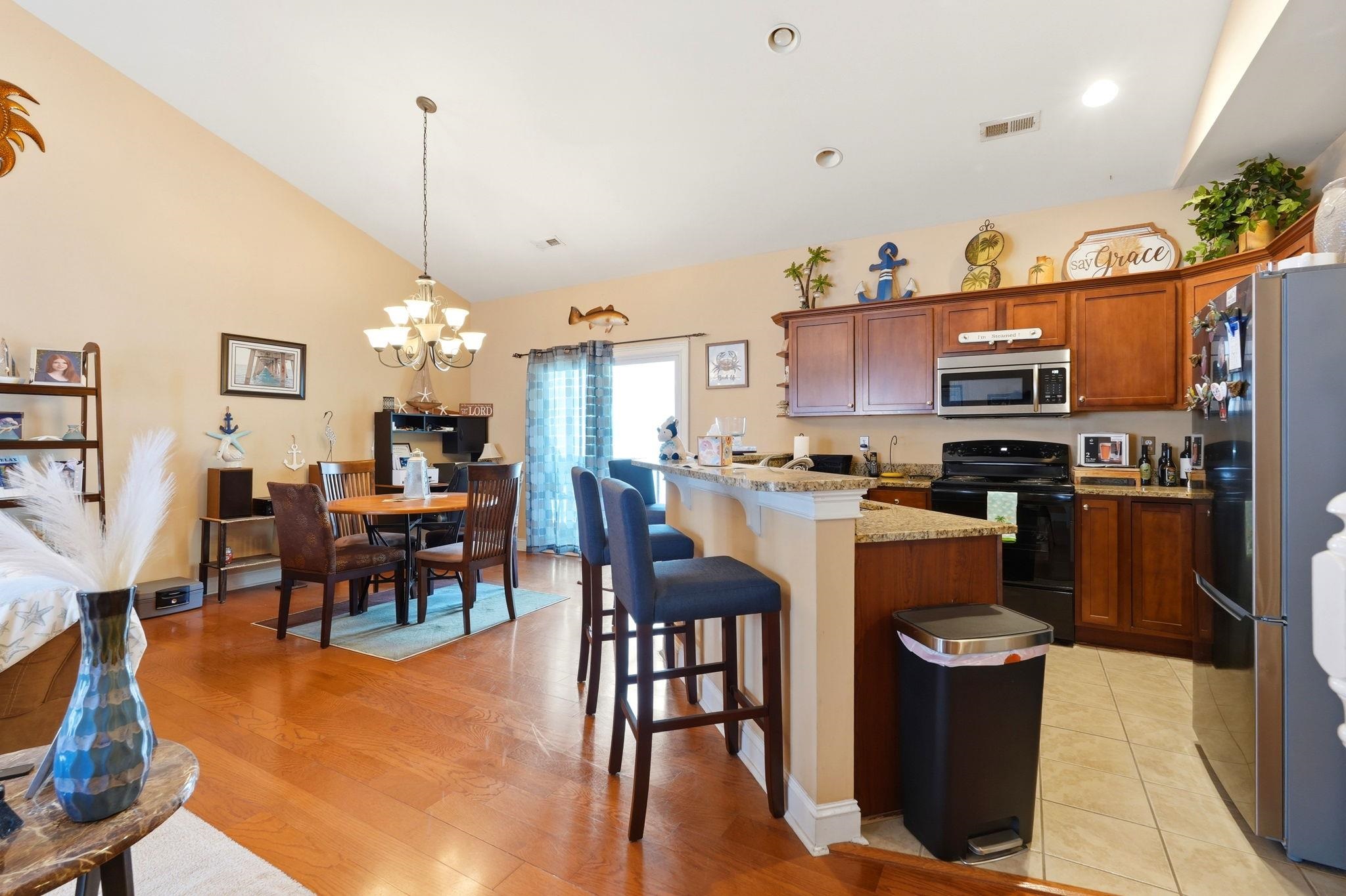 577 Sunnyside Ave. Property Photo 5