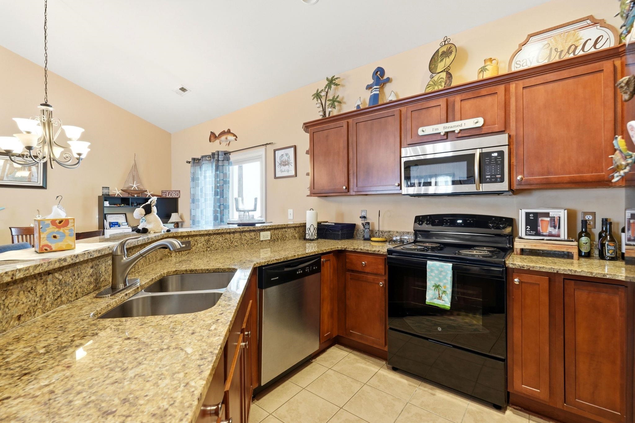 577 Sunnyside Ave. Property Photo 10