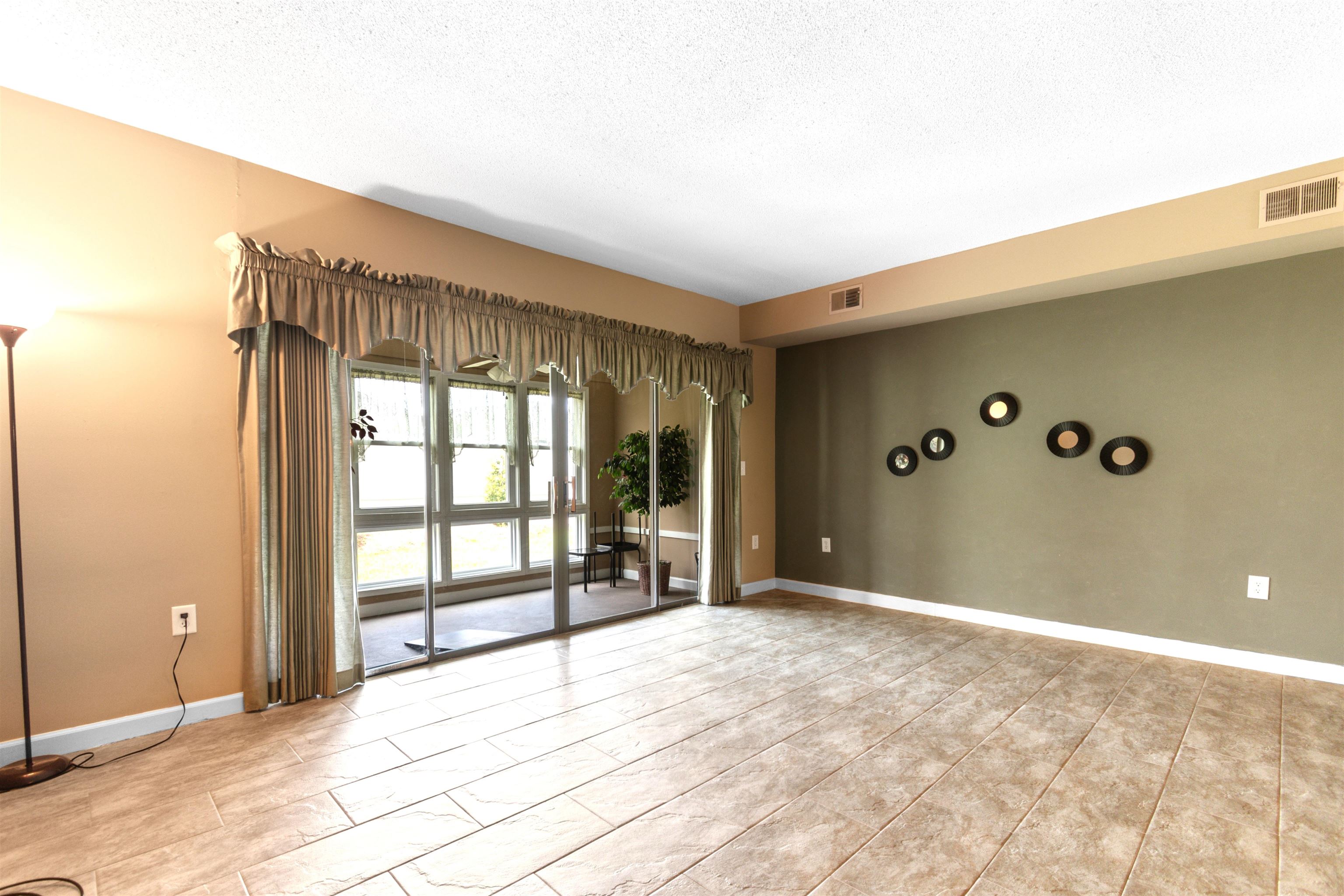 928 Villa Dr. Property Photo 14