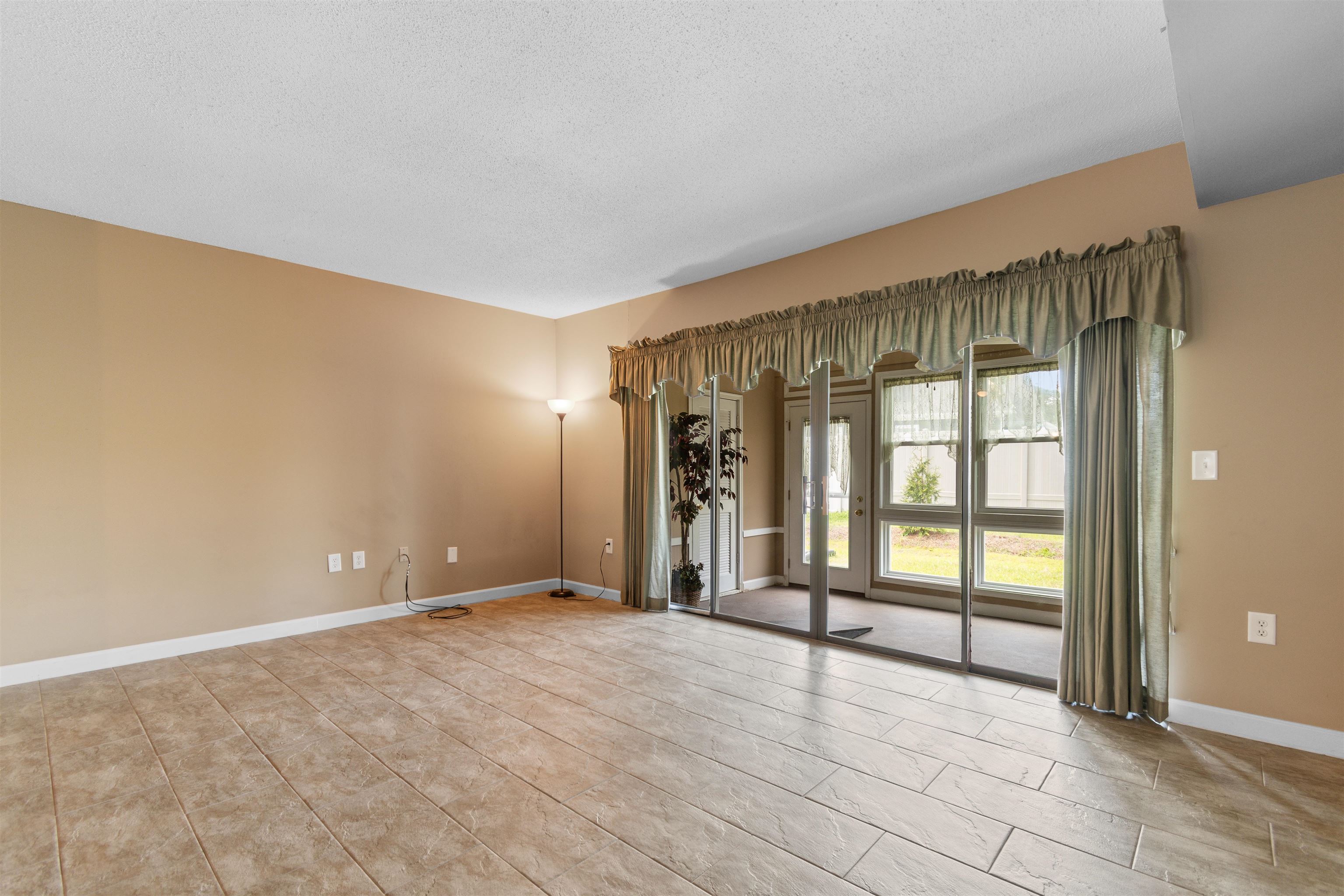 928 Villa Dr. Property Photo 24