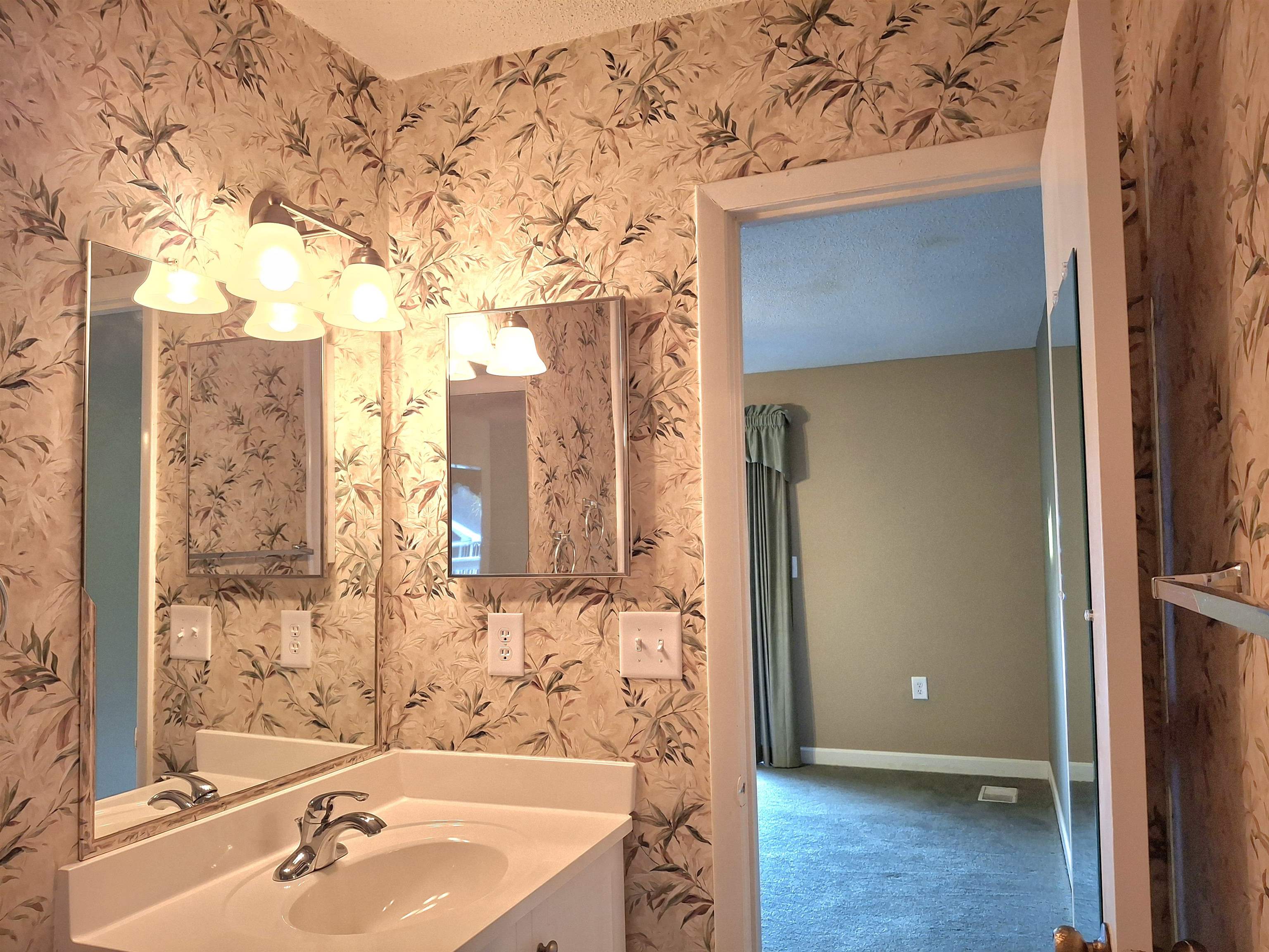 928 Villa Dr. Property Photo 44