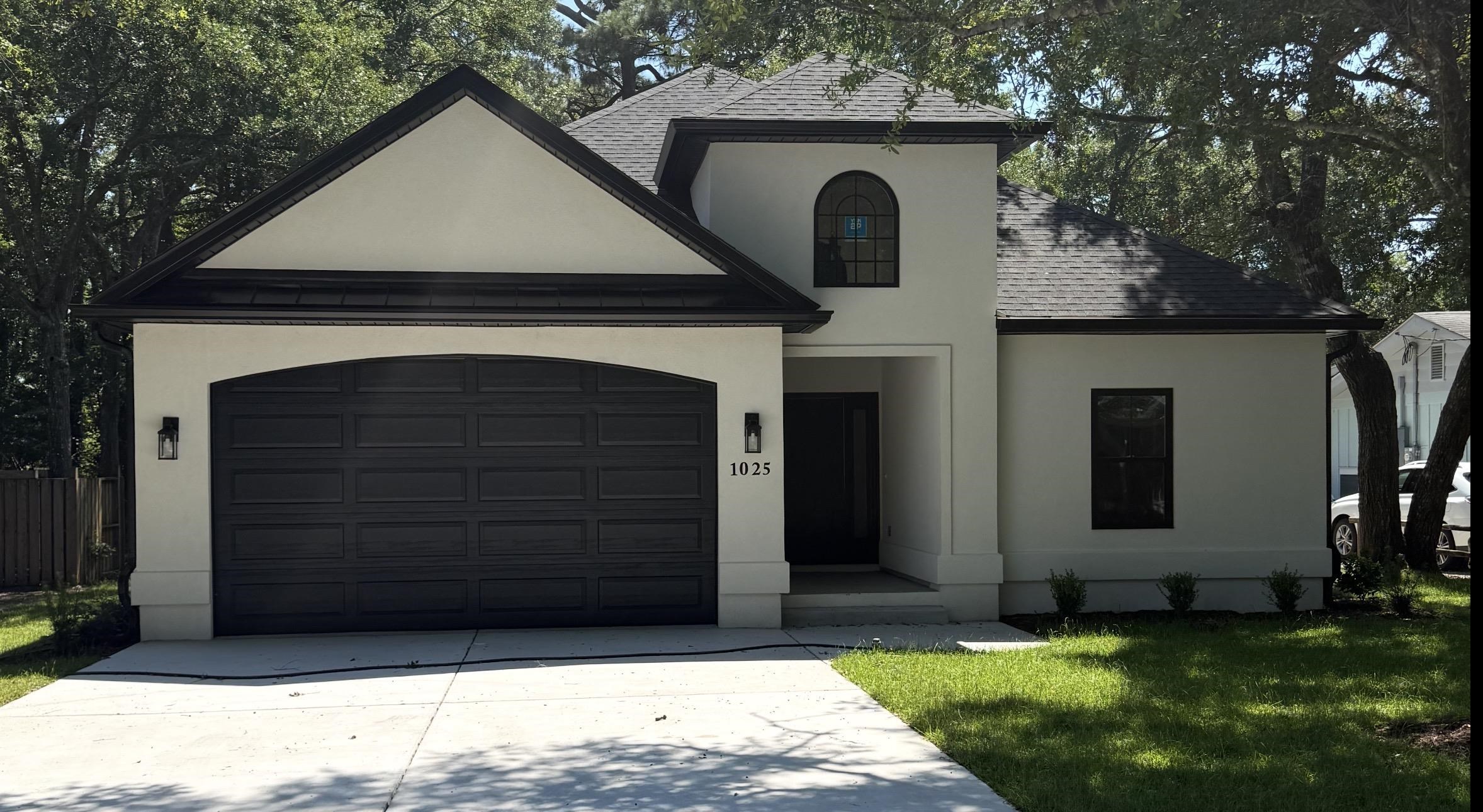 1025 Myrtle Dr. Property Photo 1