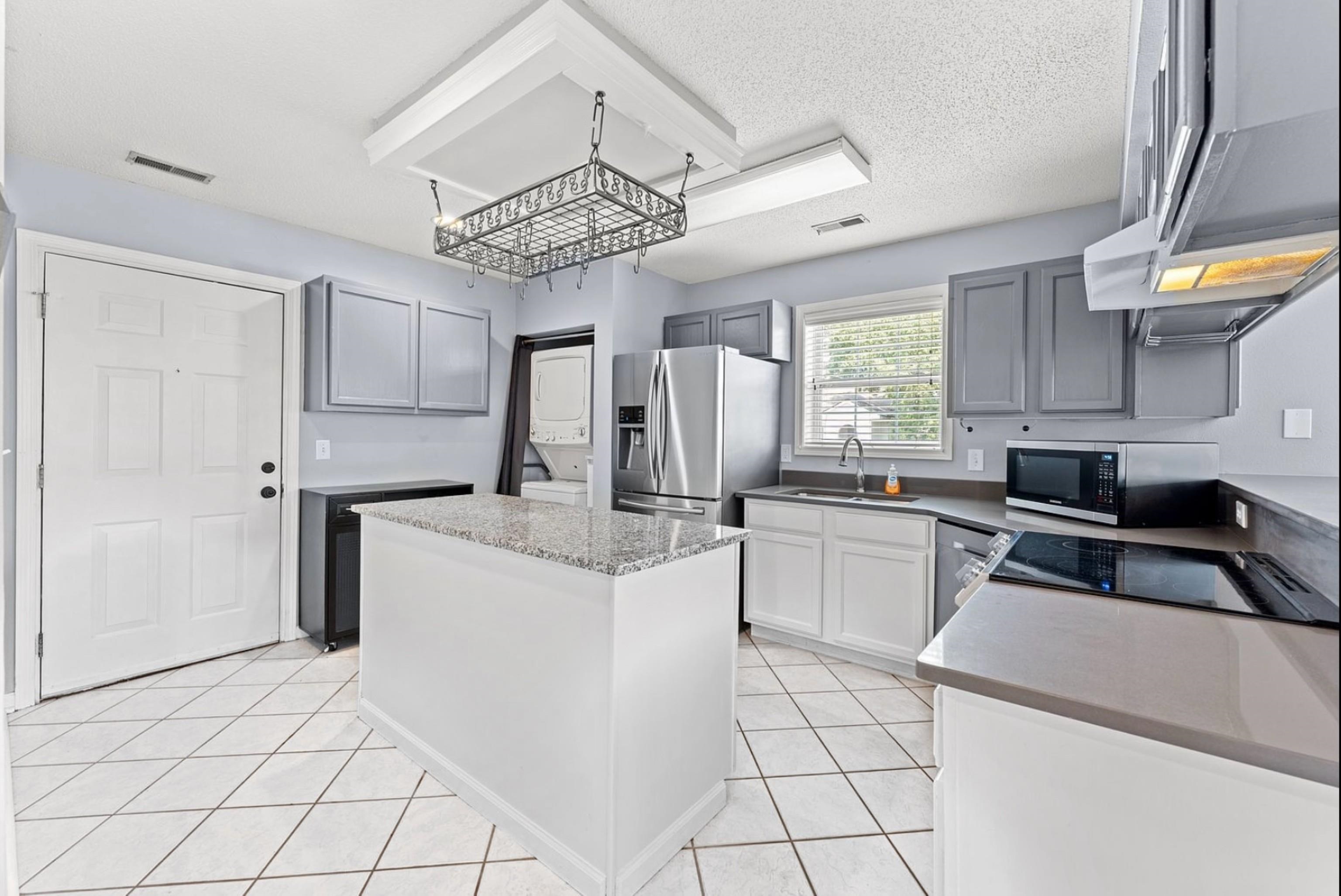 4265 Villa Dr. Property Photo 7