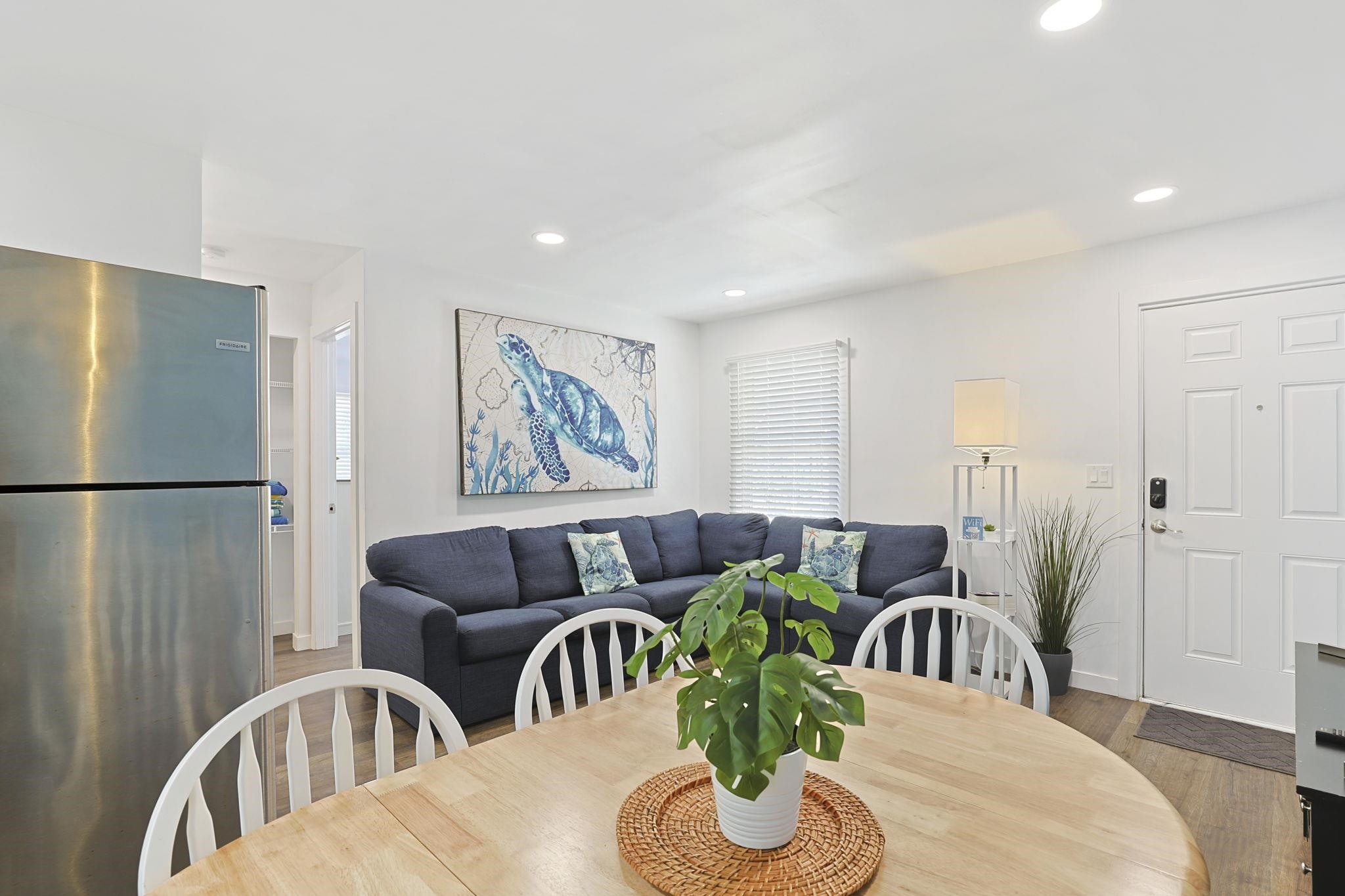 4610 Seaview St. Property Photo 6