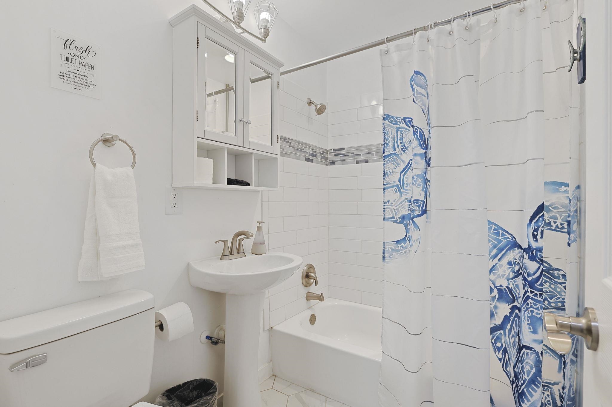 4610 Seaview St. Property Photo 11