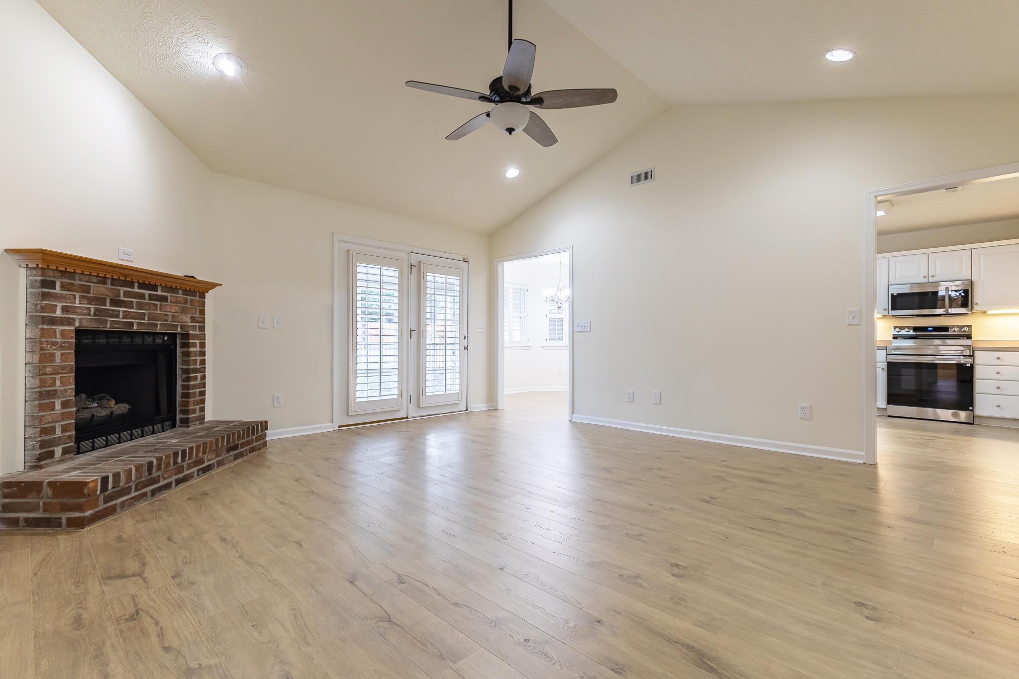 529 Waverly Loop Property Photo 16
