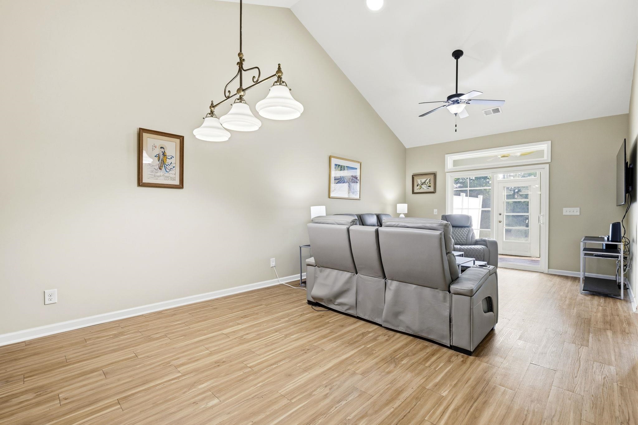 1545 Palmina Loop Property Photo 8