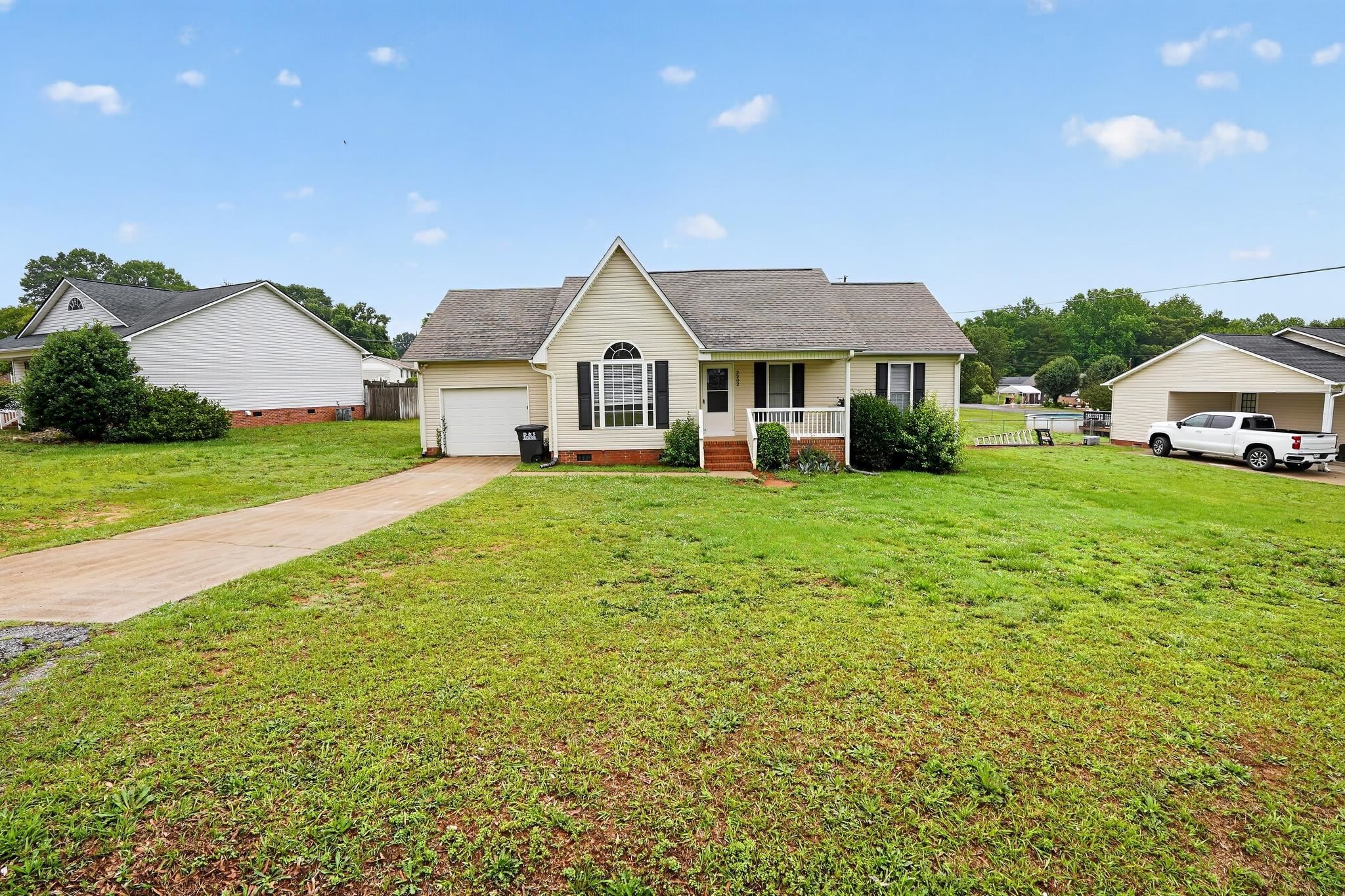 2202 Rolling Green Rd Property Photo 1