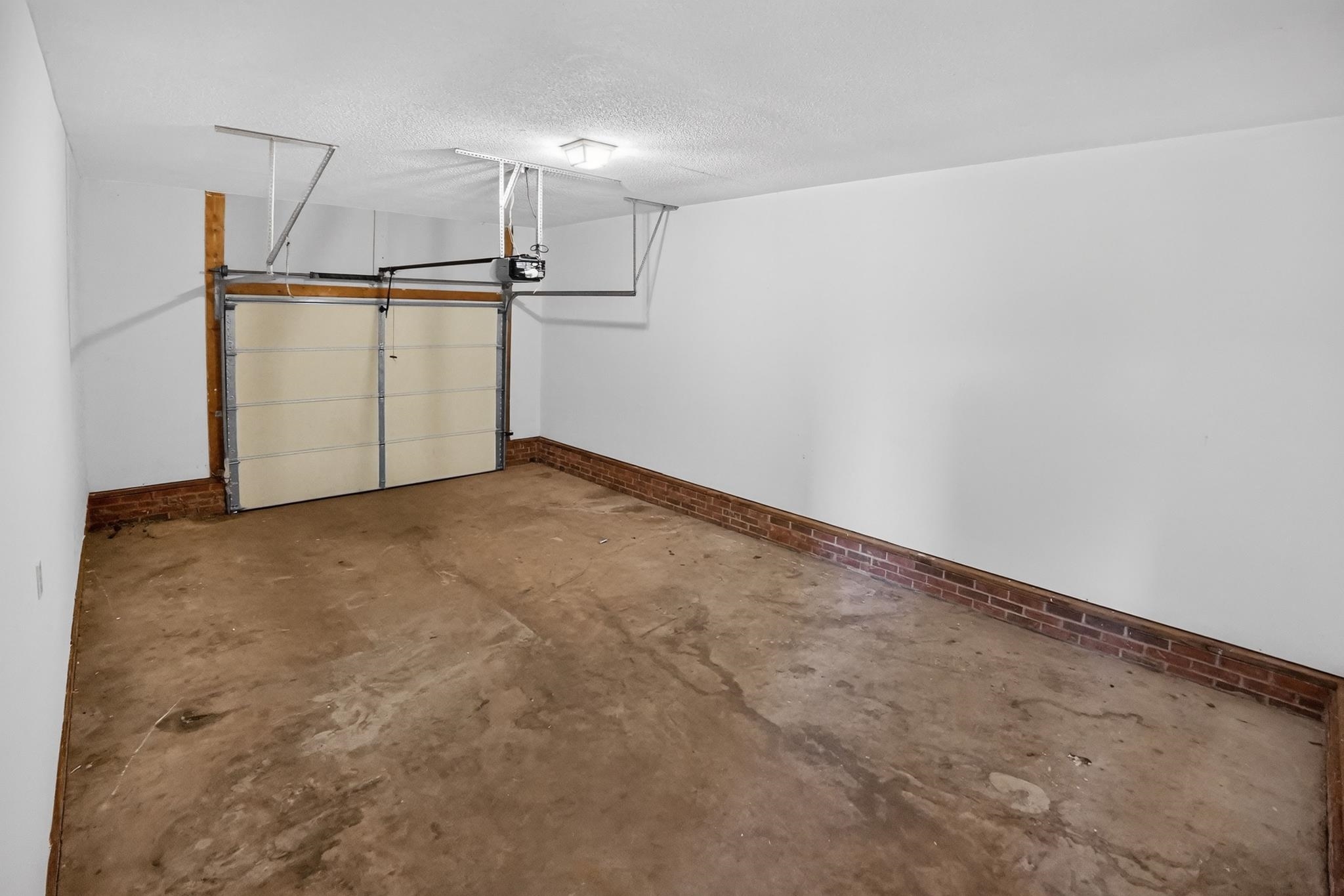 2202 Rolling Green Rd Property Photo 5