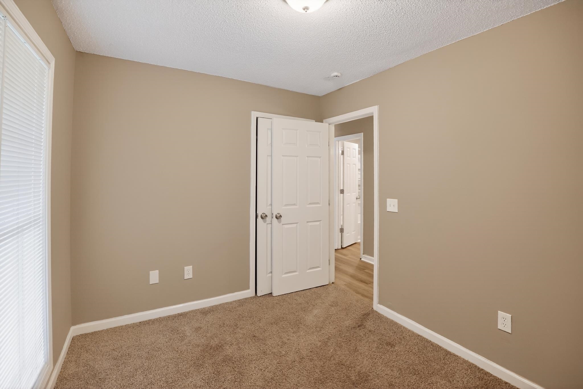 2202 Rolling Green Rd Property Photo 9