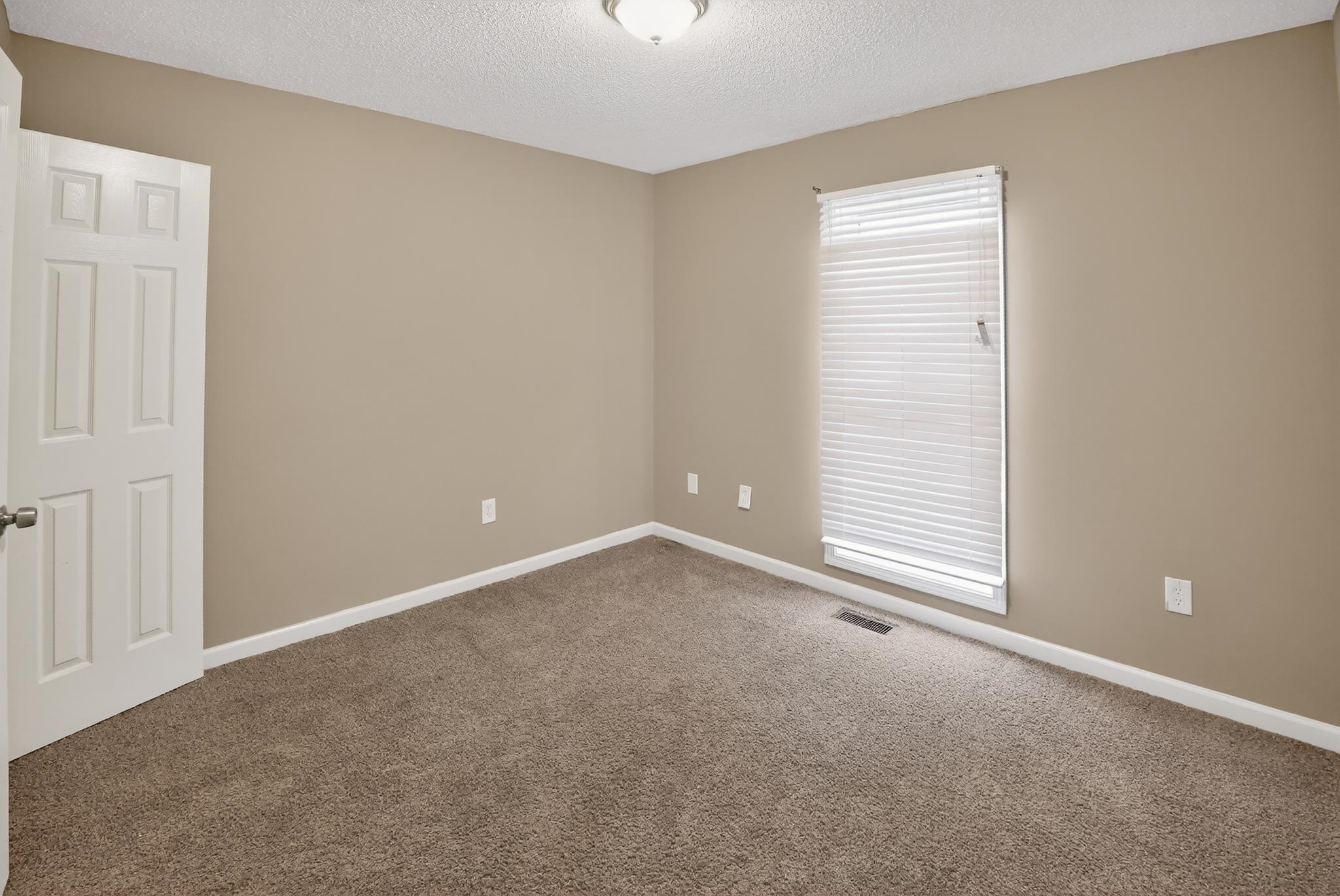 2202 Rolling Green Rd Property Photo 10