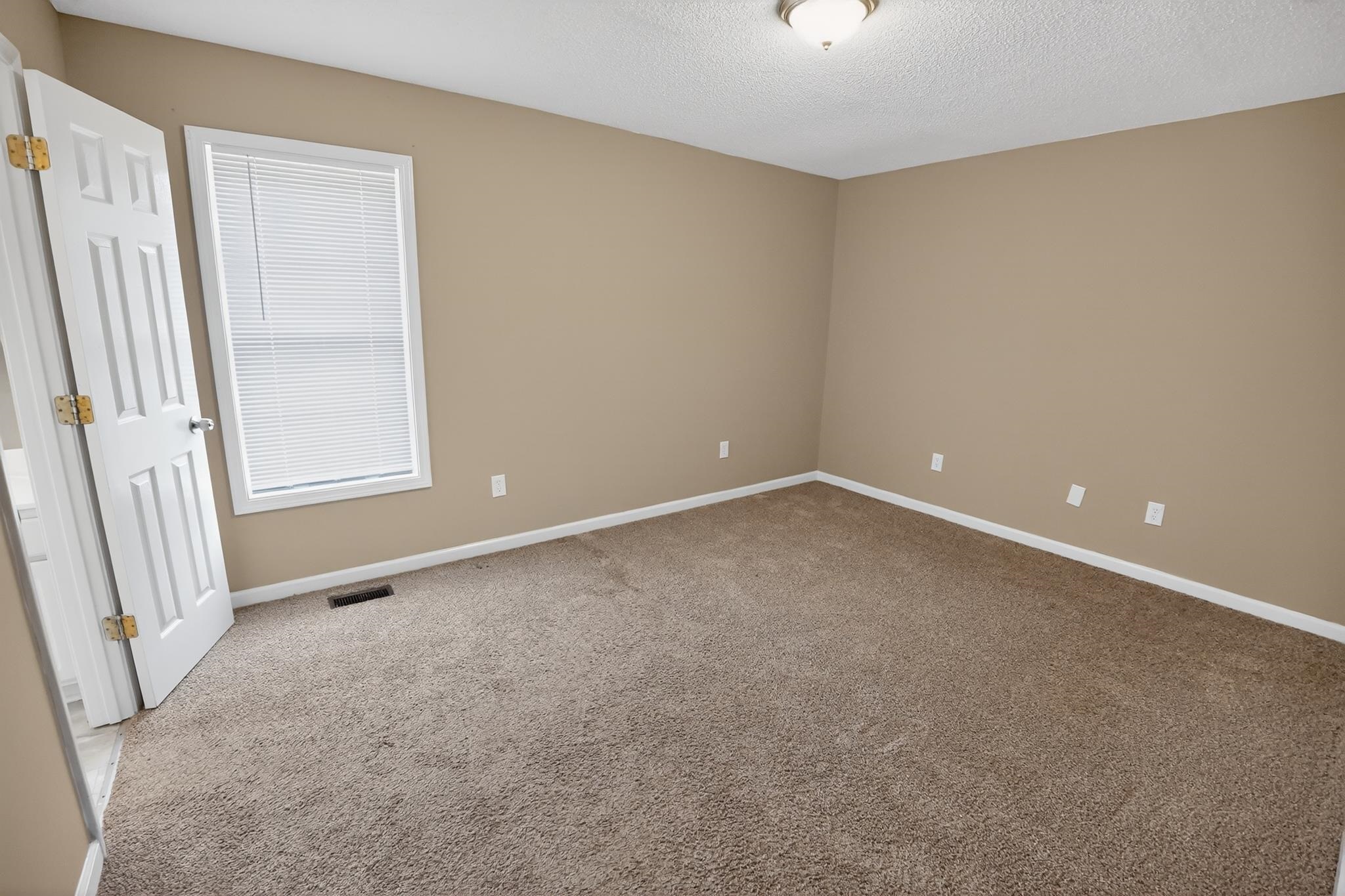 2202 Rolling Green Rd Property Photo 12