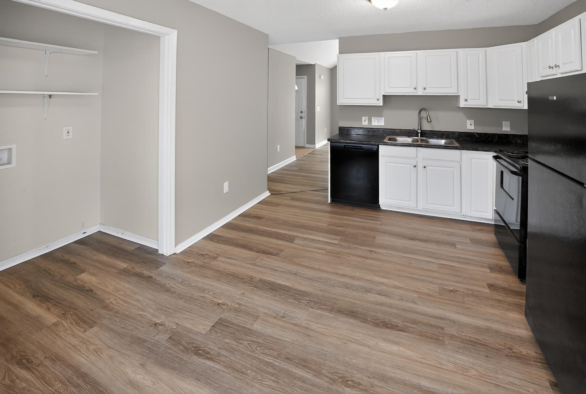 2202 Rolling Green Rd Property Photo 13