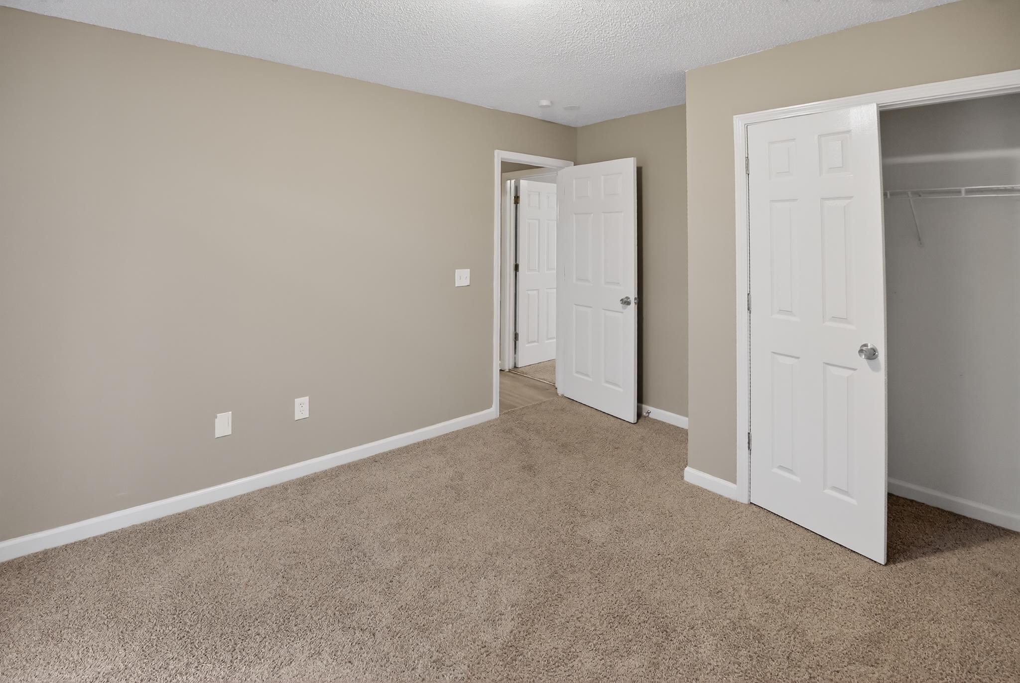 2202 Rolling Green Rd Property Photo 16