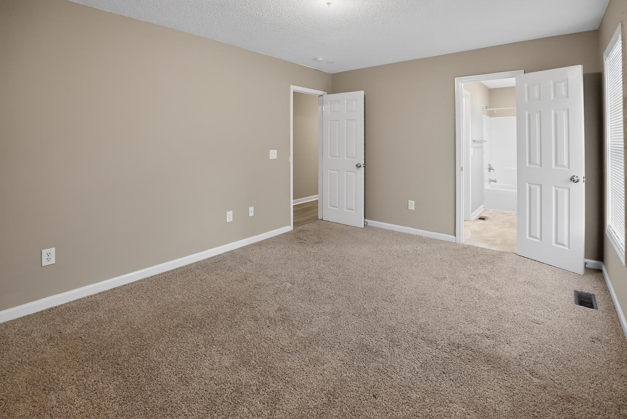 2202 Rolling Green Rd Property Photo 17