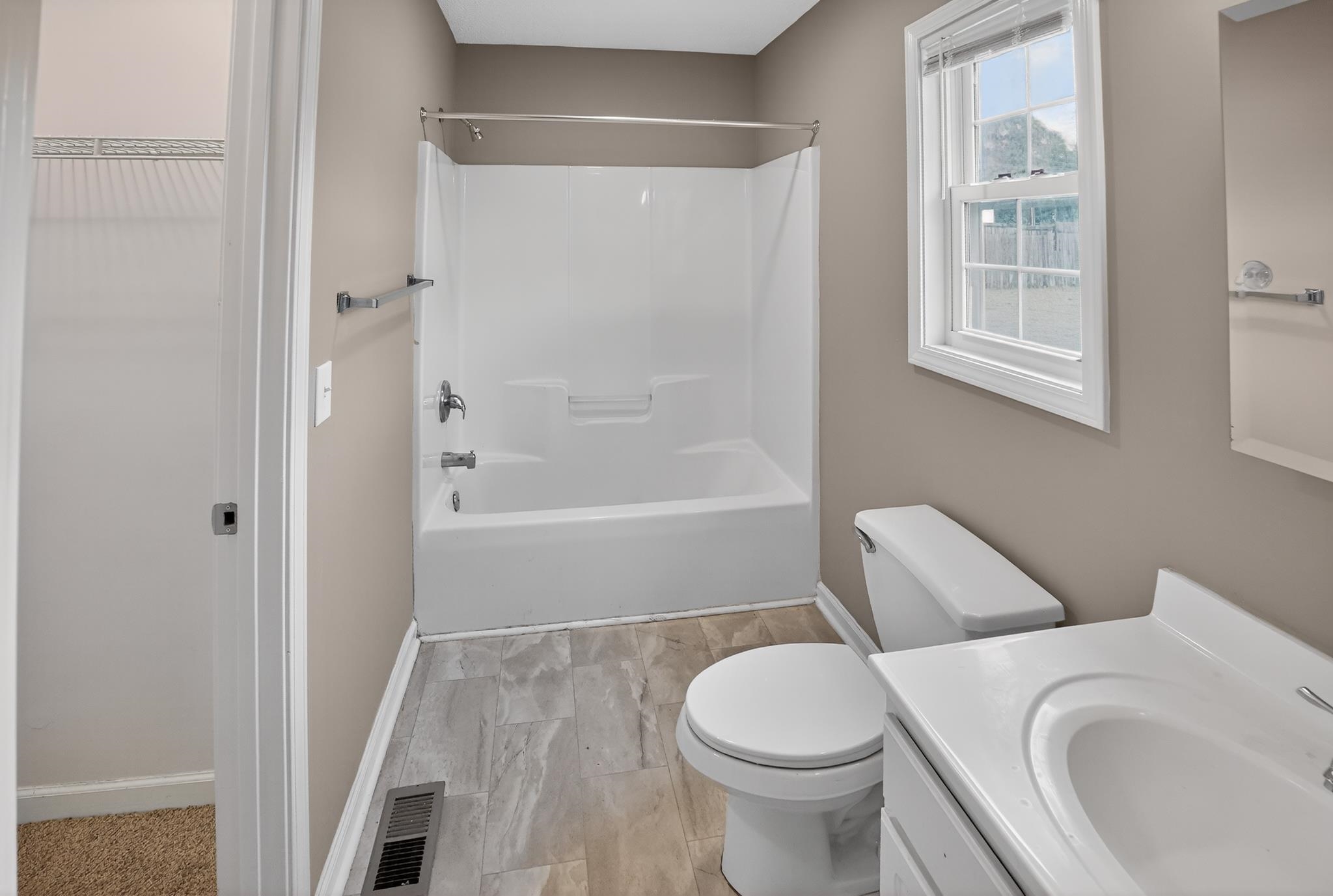 2202 Rolling Green Rd Property Photo 18
