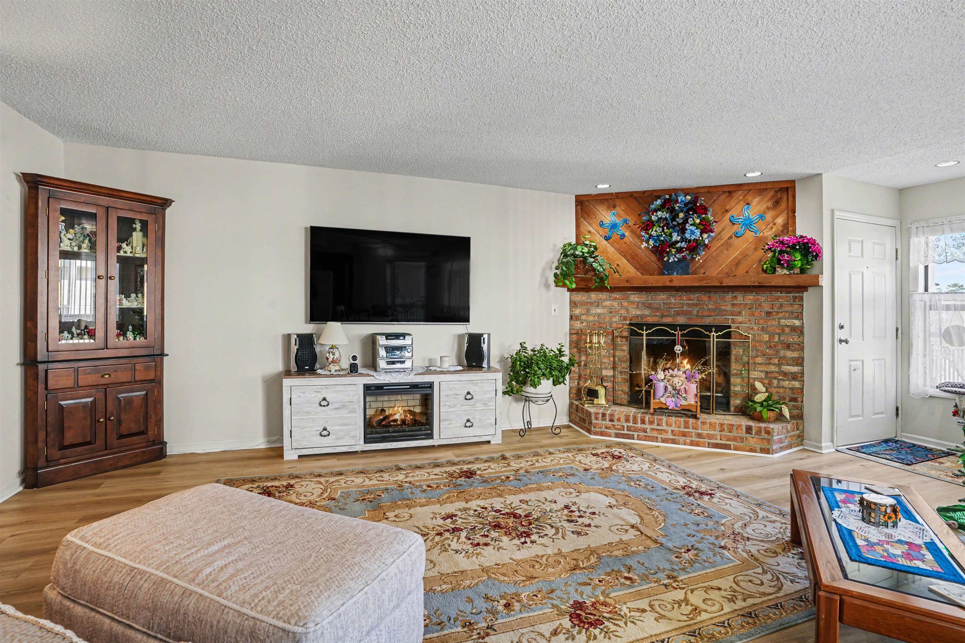 4242 Pinehurst Circle Property Photo 5
