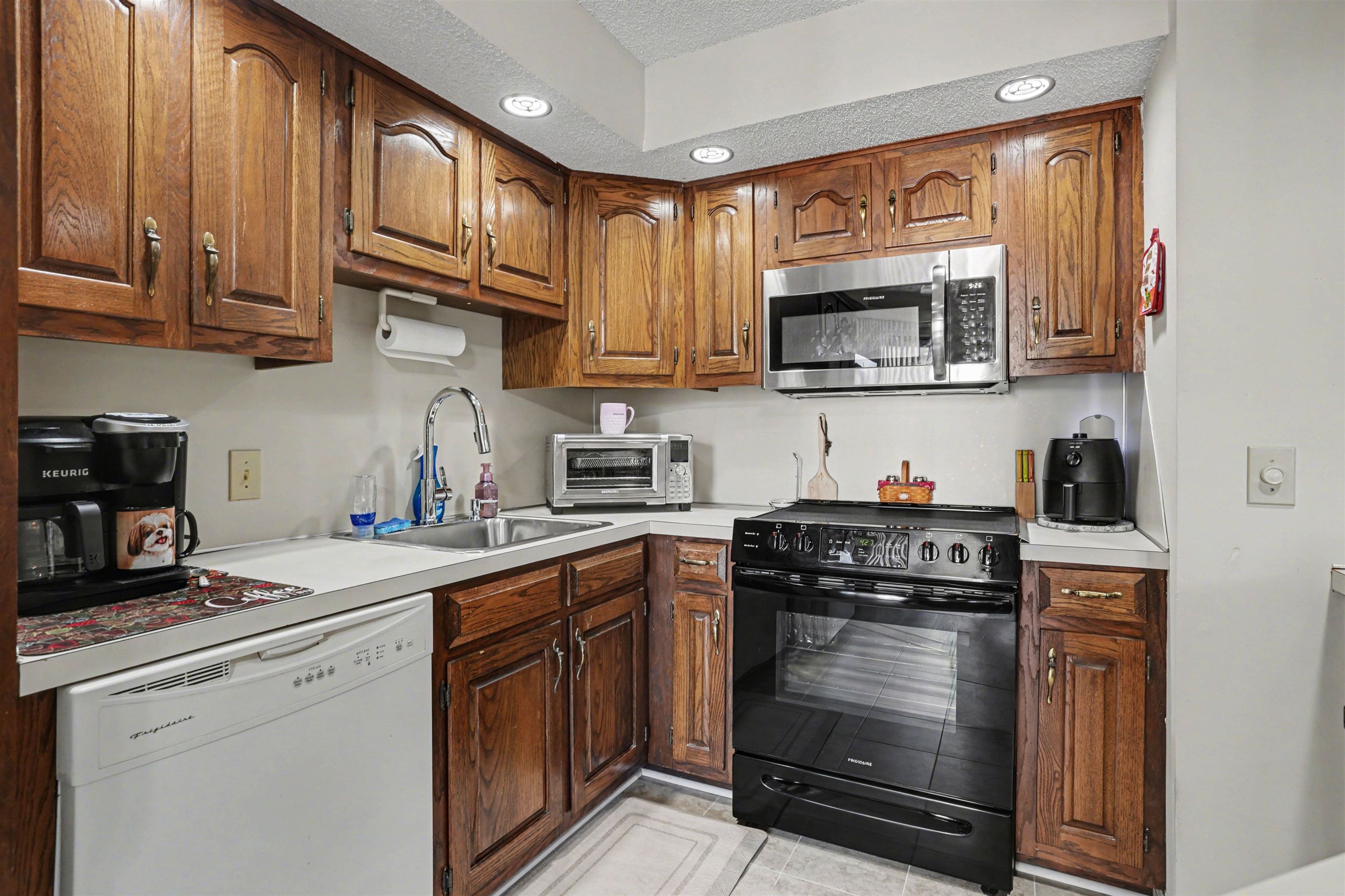 4242 Pinehurst Circle Property Photo 9
