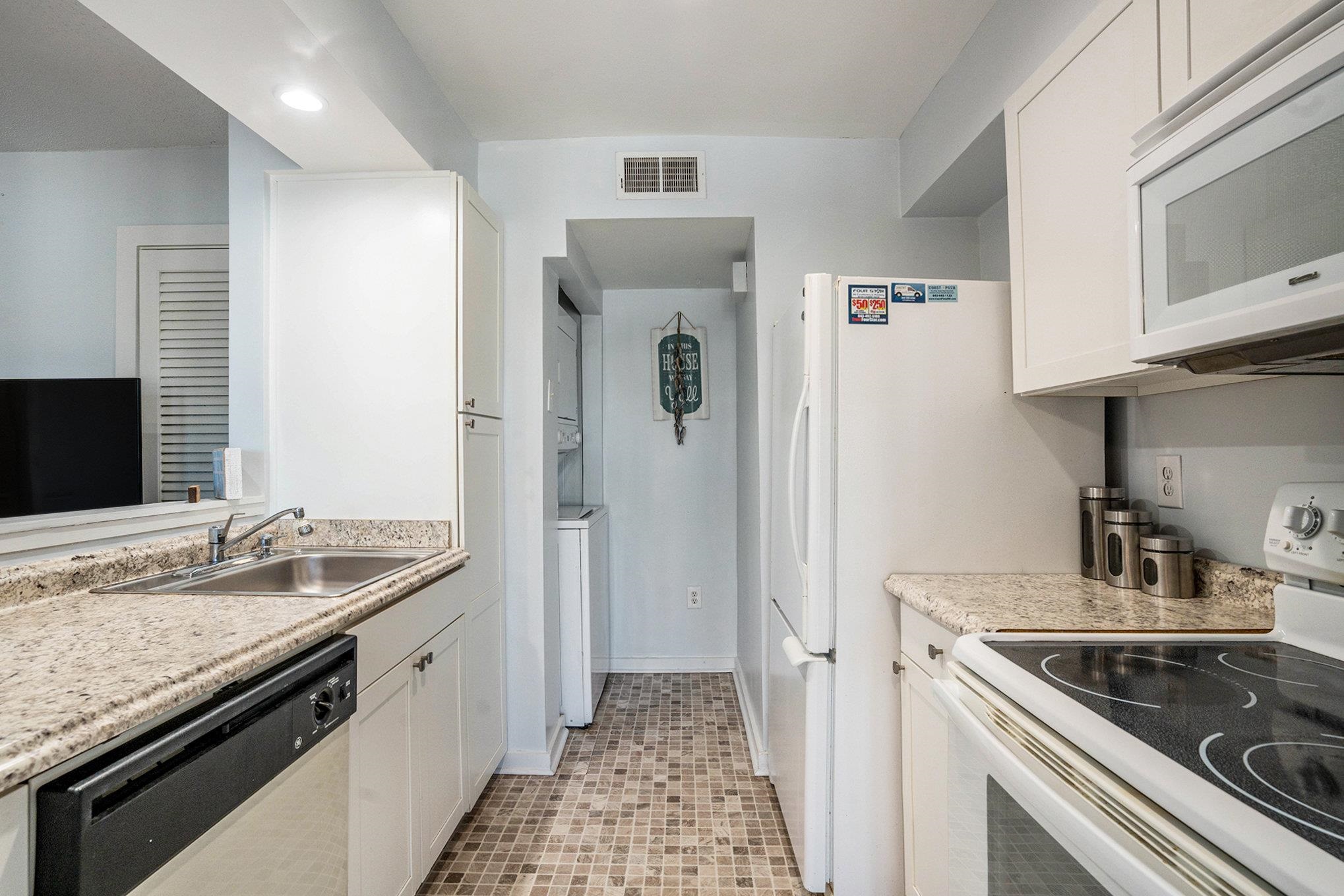 9661 Shore Dr. Property Photo 14