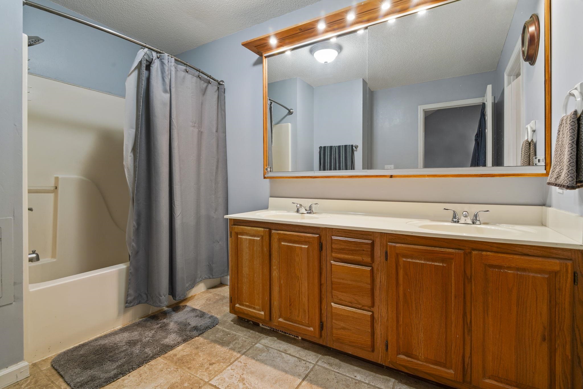 1021 Shem Creek Circle Property Photo 9