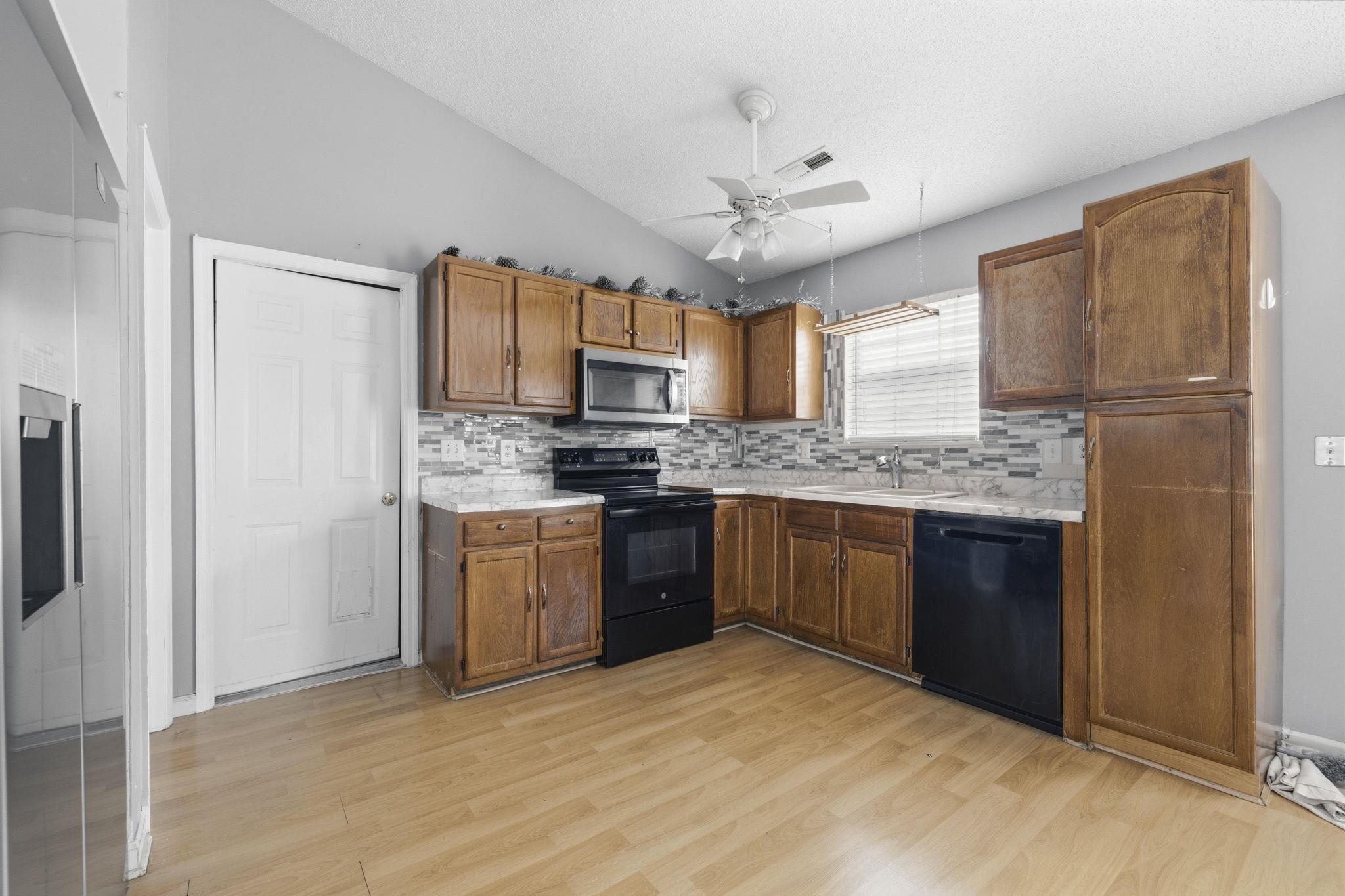 417 Chesterfield Ct. Property Photo 8