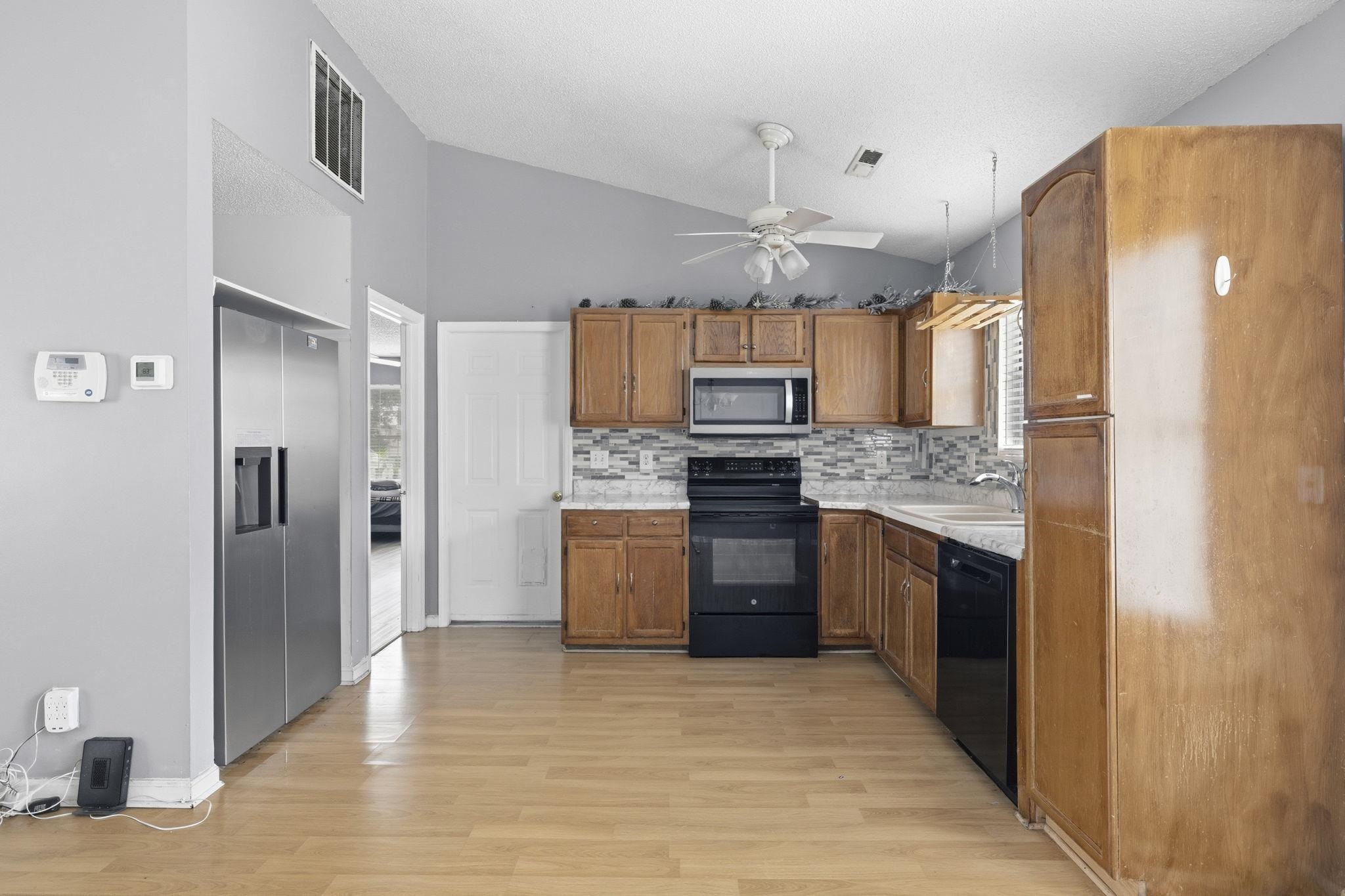 417 Chesterfield Ct. Property Photo 9