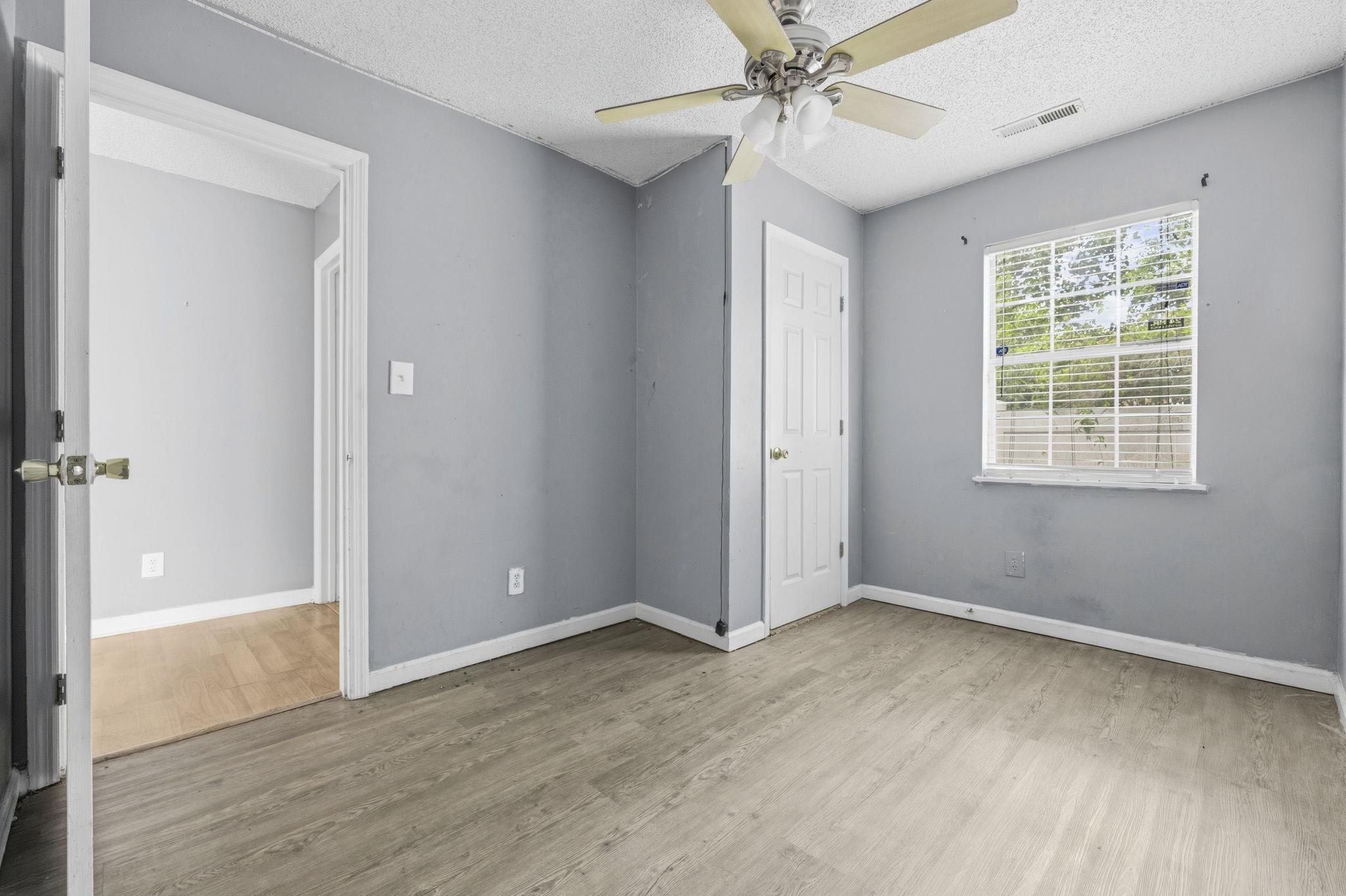 417 Chesterfield Ct. Property Photo 13