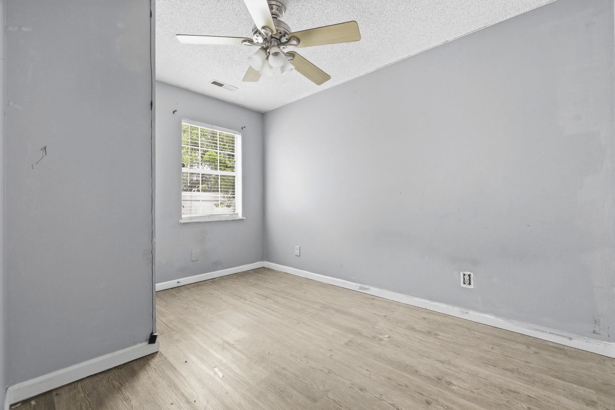 417 Chesterfield Ct. Property Photo 14