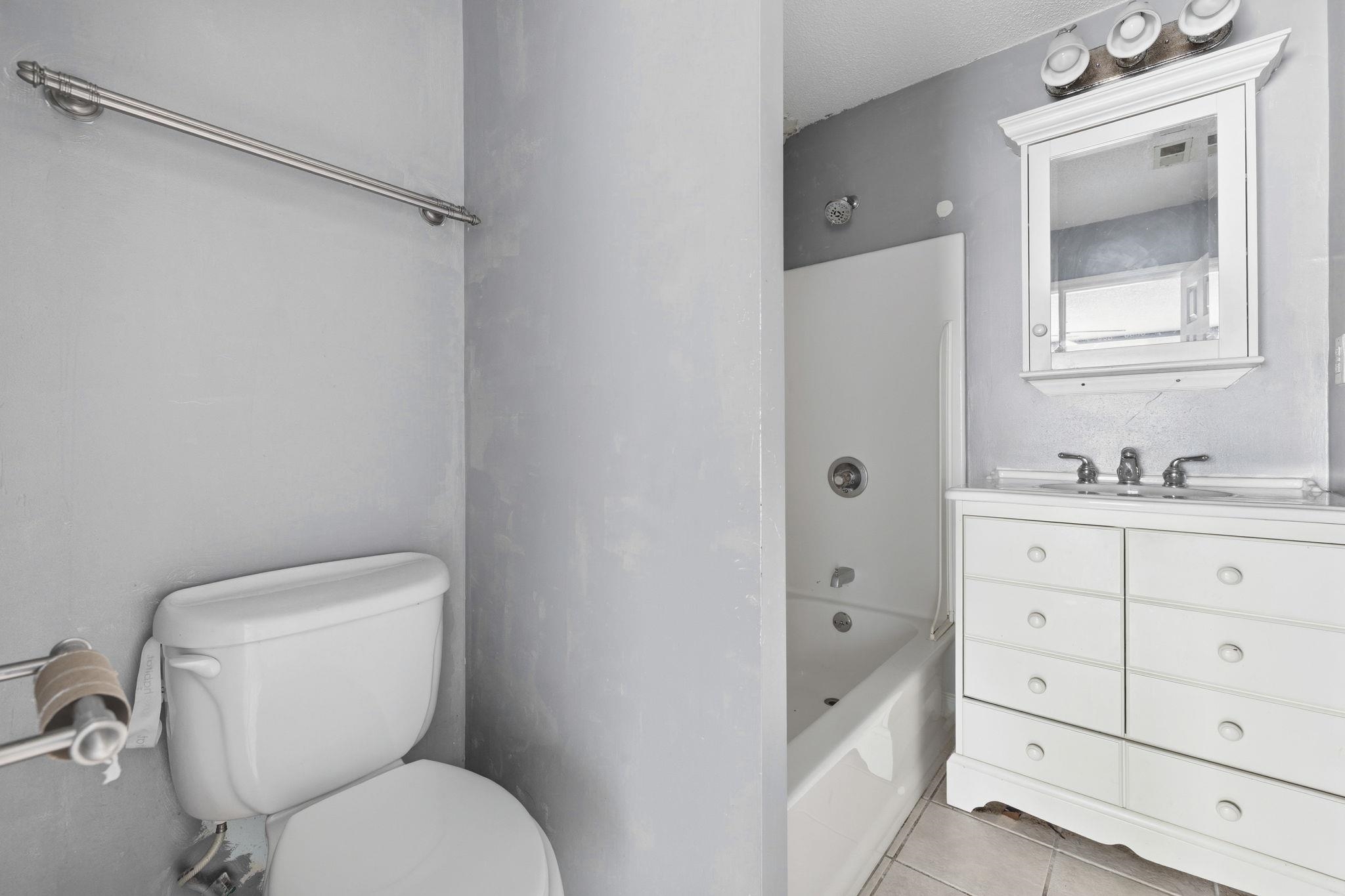 417 Chesterfield Ct. Property Photo 16