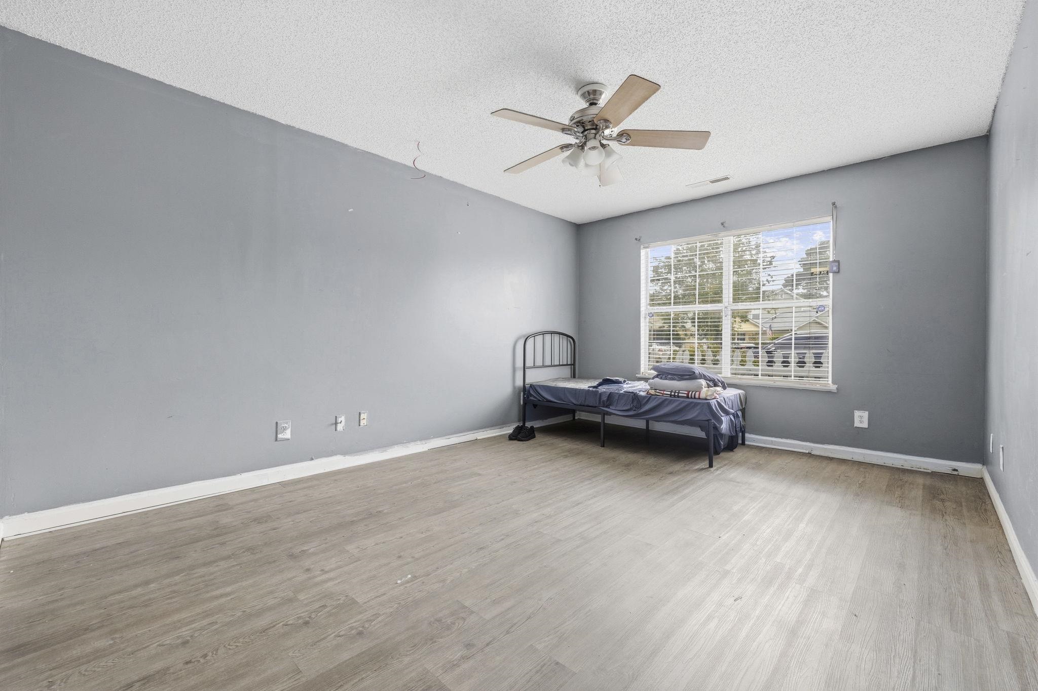 417 Chesterfield Ct. Property Photo 20