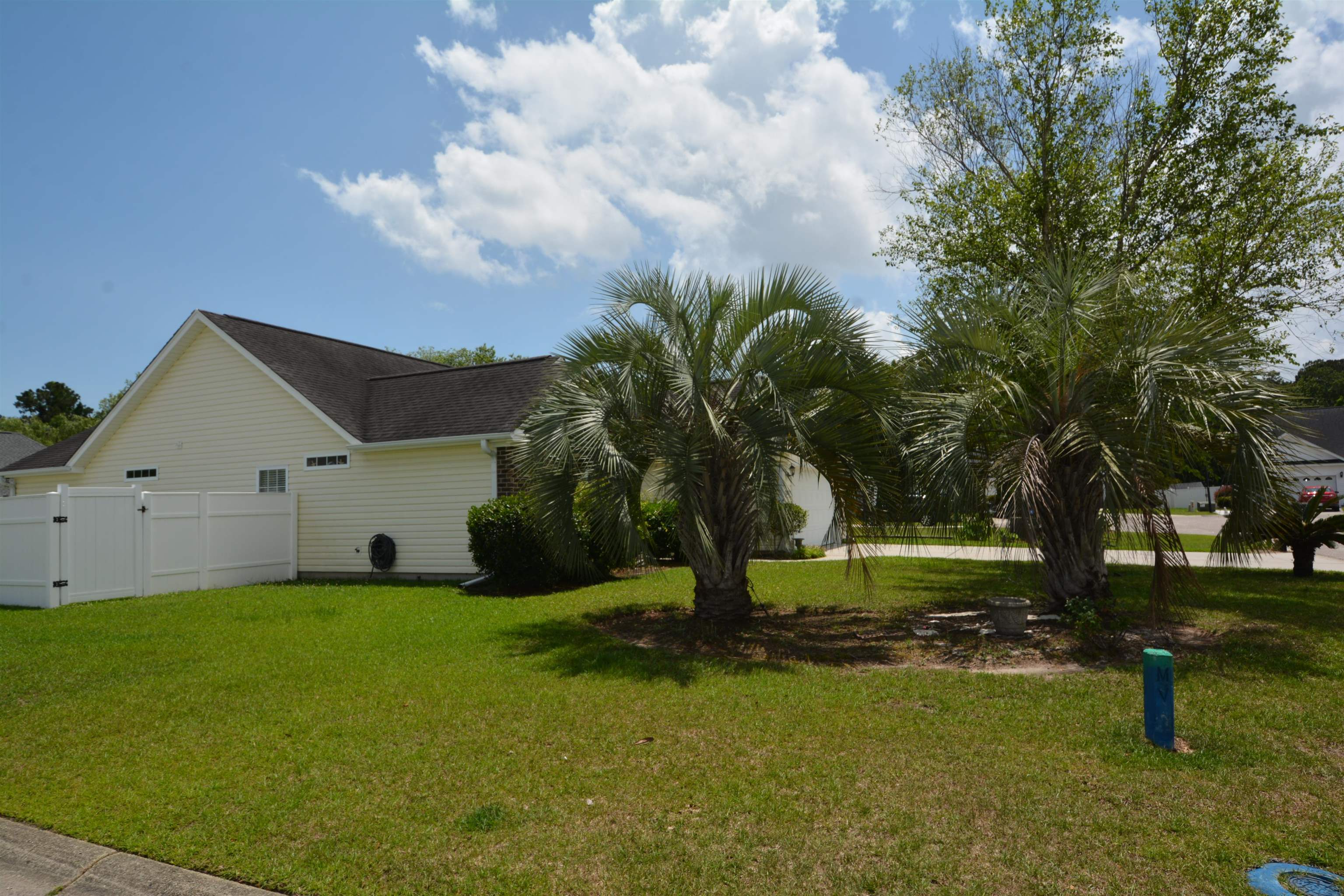 1201 Peyton Ct. Property Photo 2
