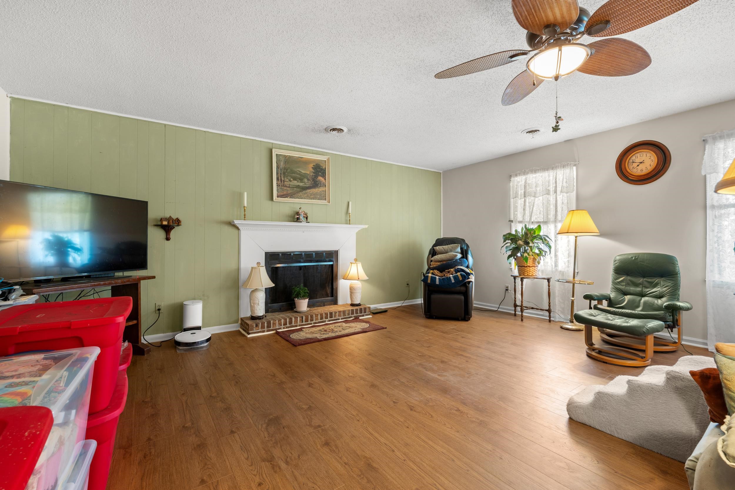 1451 Forestbrook Rd. Property Photo 8