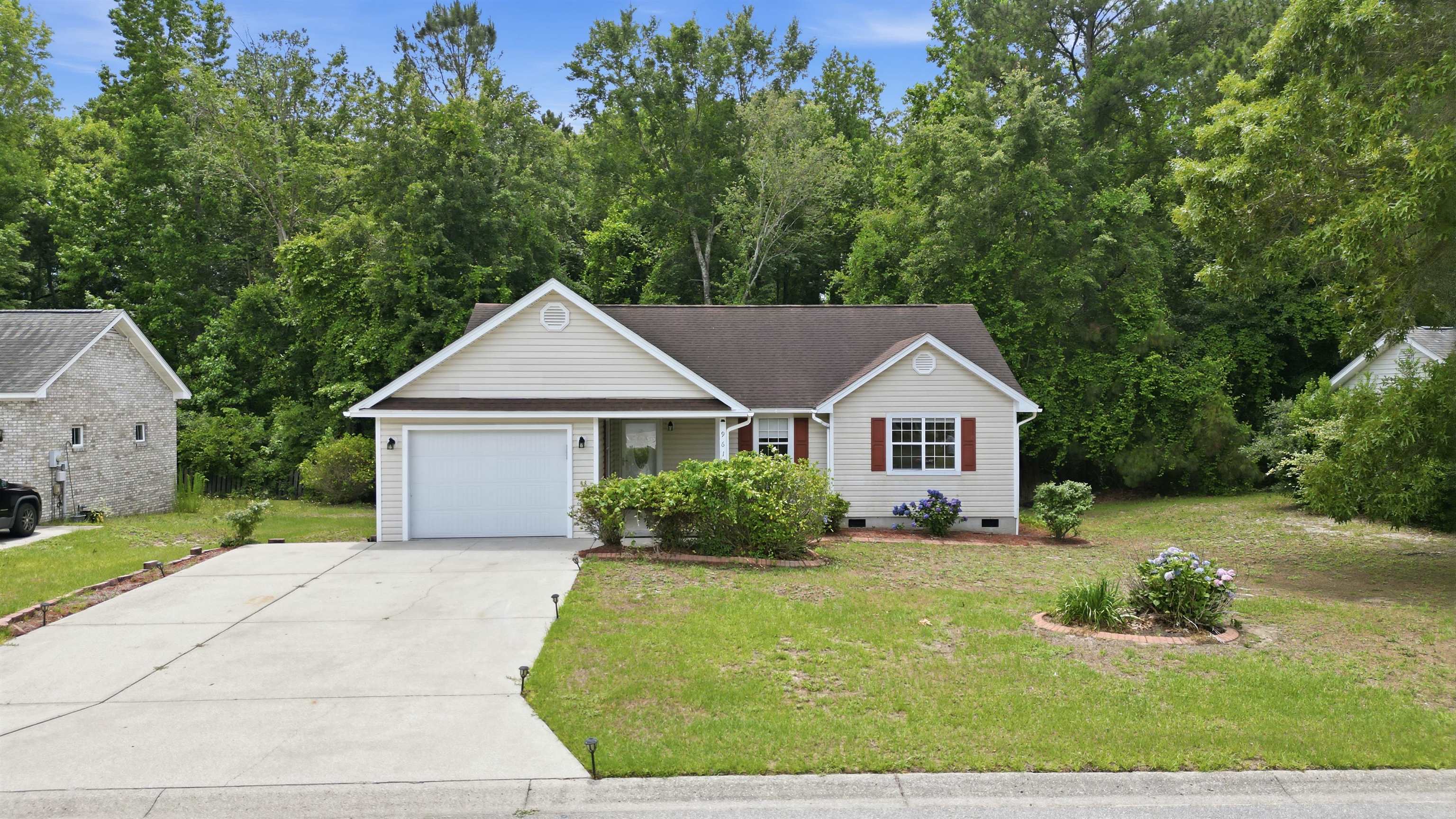 961 Castlewood Dr. Property Photo 1