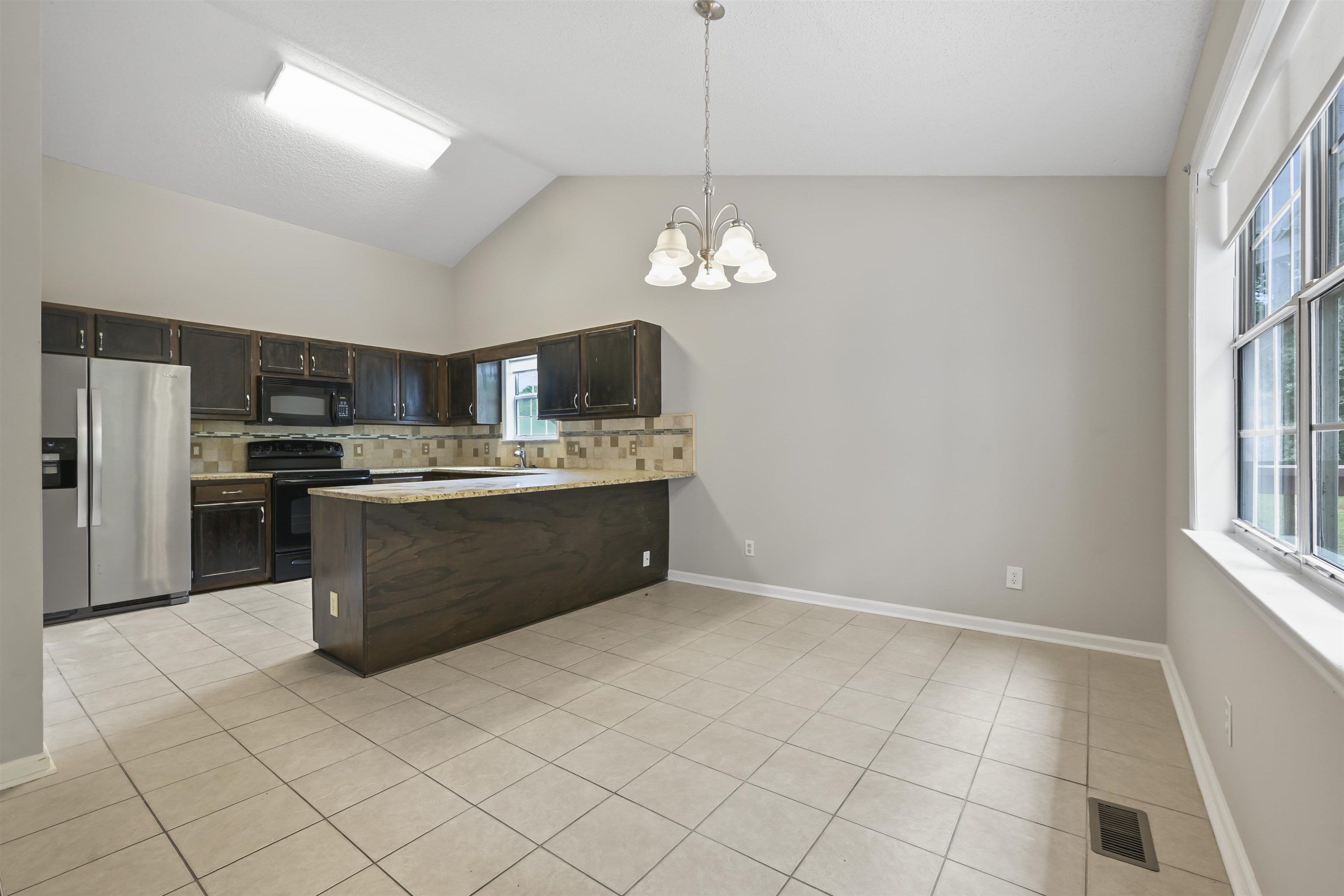 961 Castlewood Dr. Property Photo 9