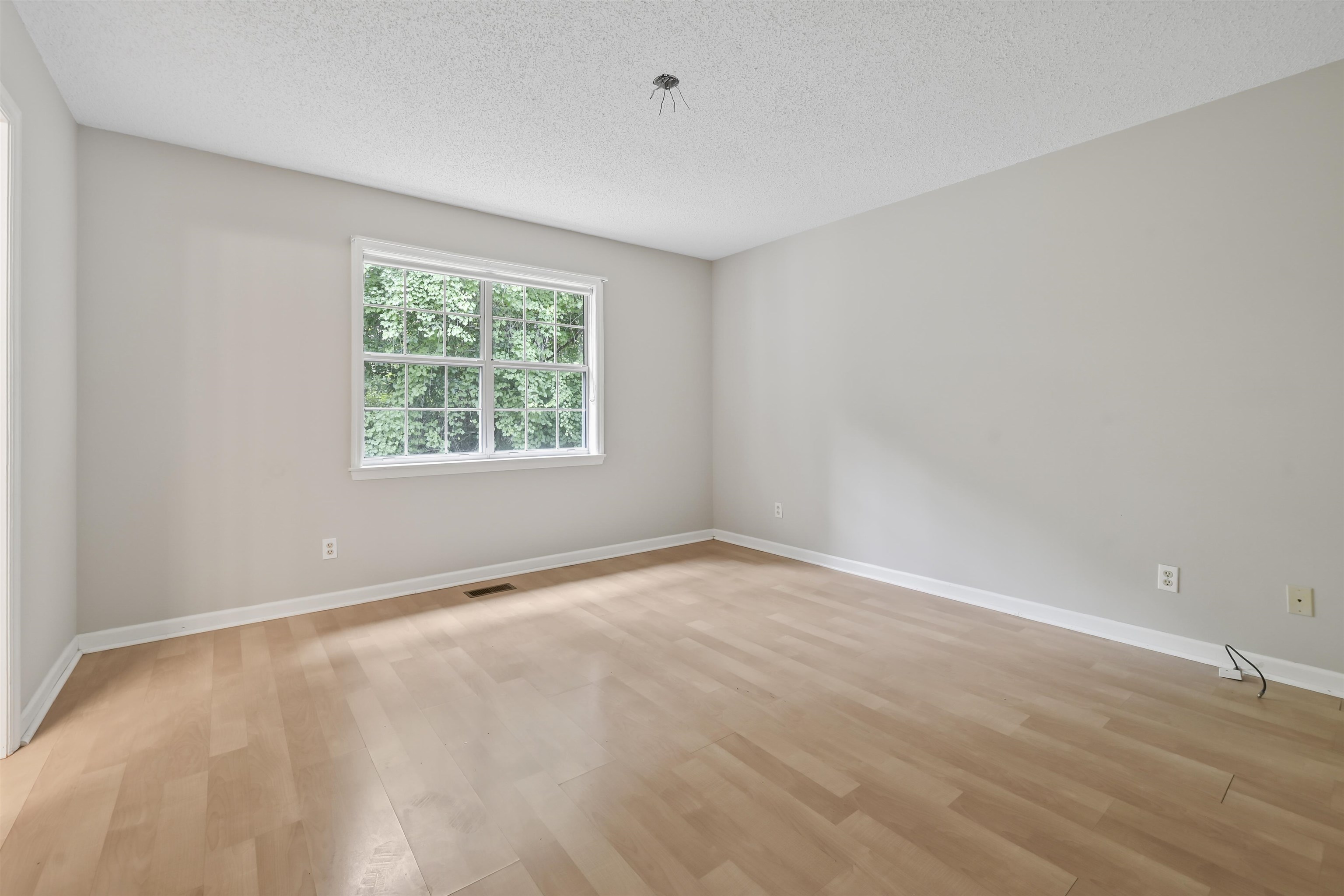 961 Castlewood Dr. Property Photo 12